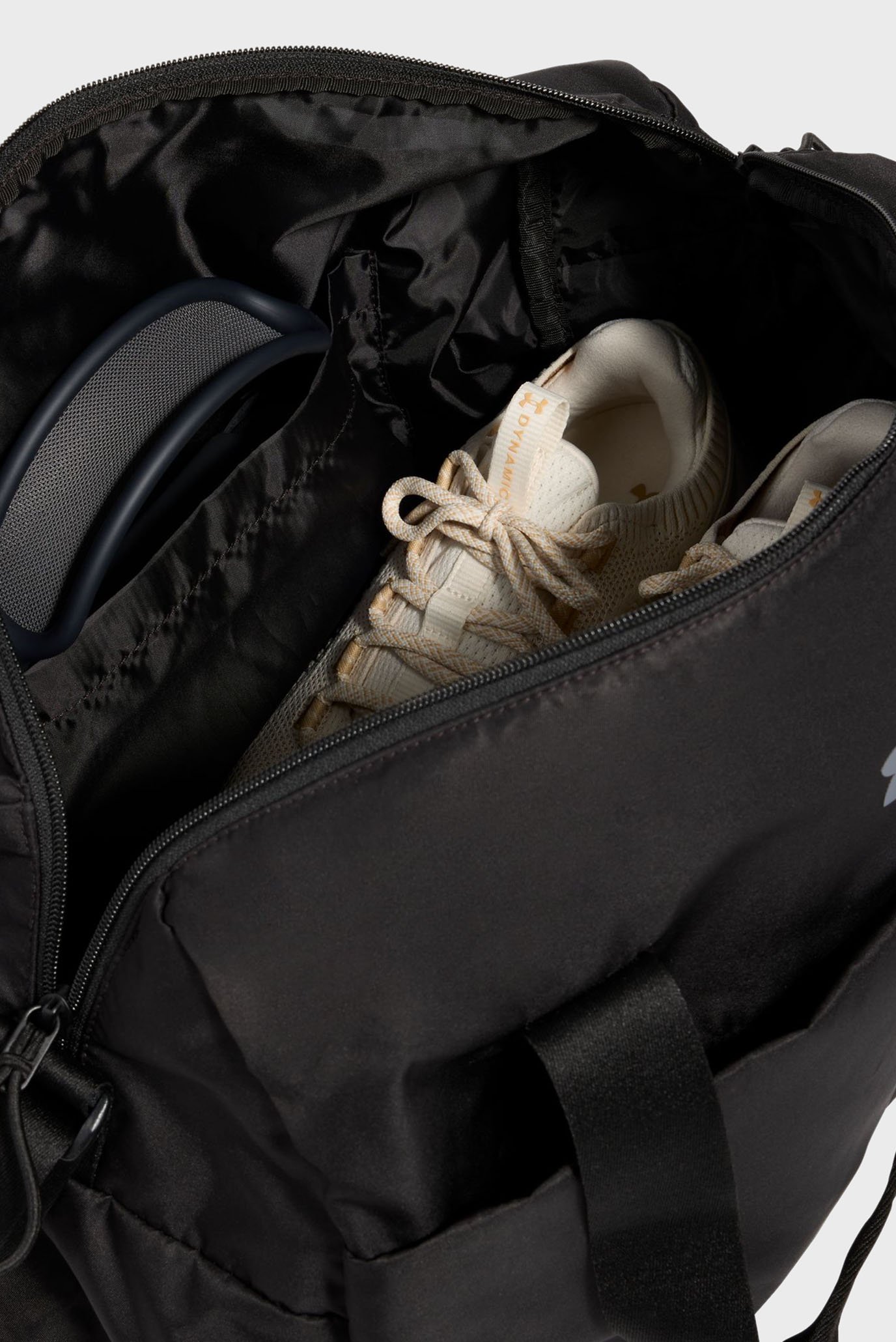 Женская черная спортивная сумка UA Studio Lite DuffleUnder Armour Женская черная спортивная сумка UA Studio Lite Duffle 3
