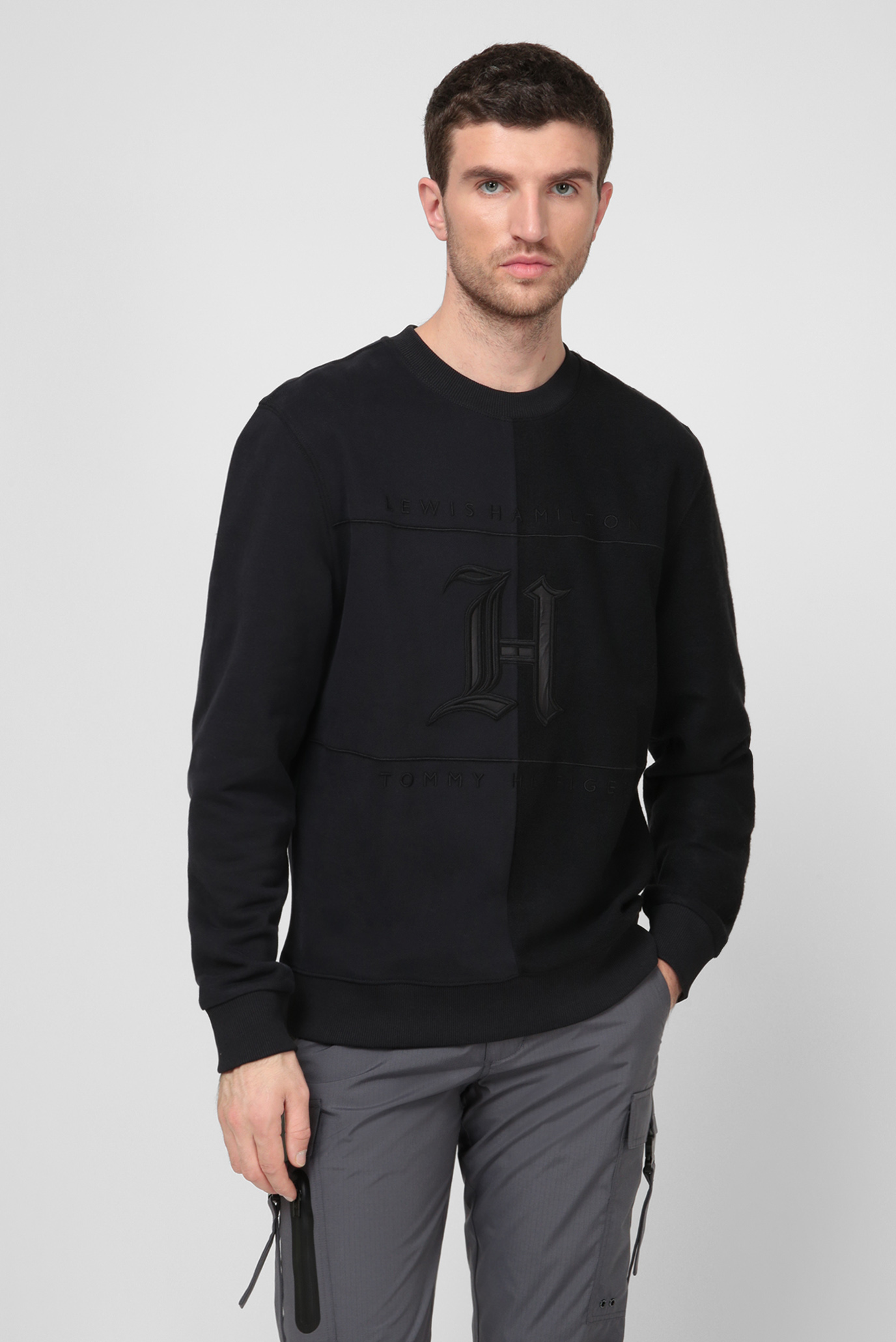 Мужской черный свитшот Lewis Hamilton TONAL FLEECE CREW NECK 6