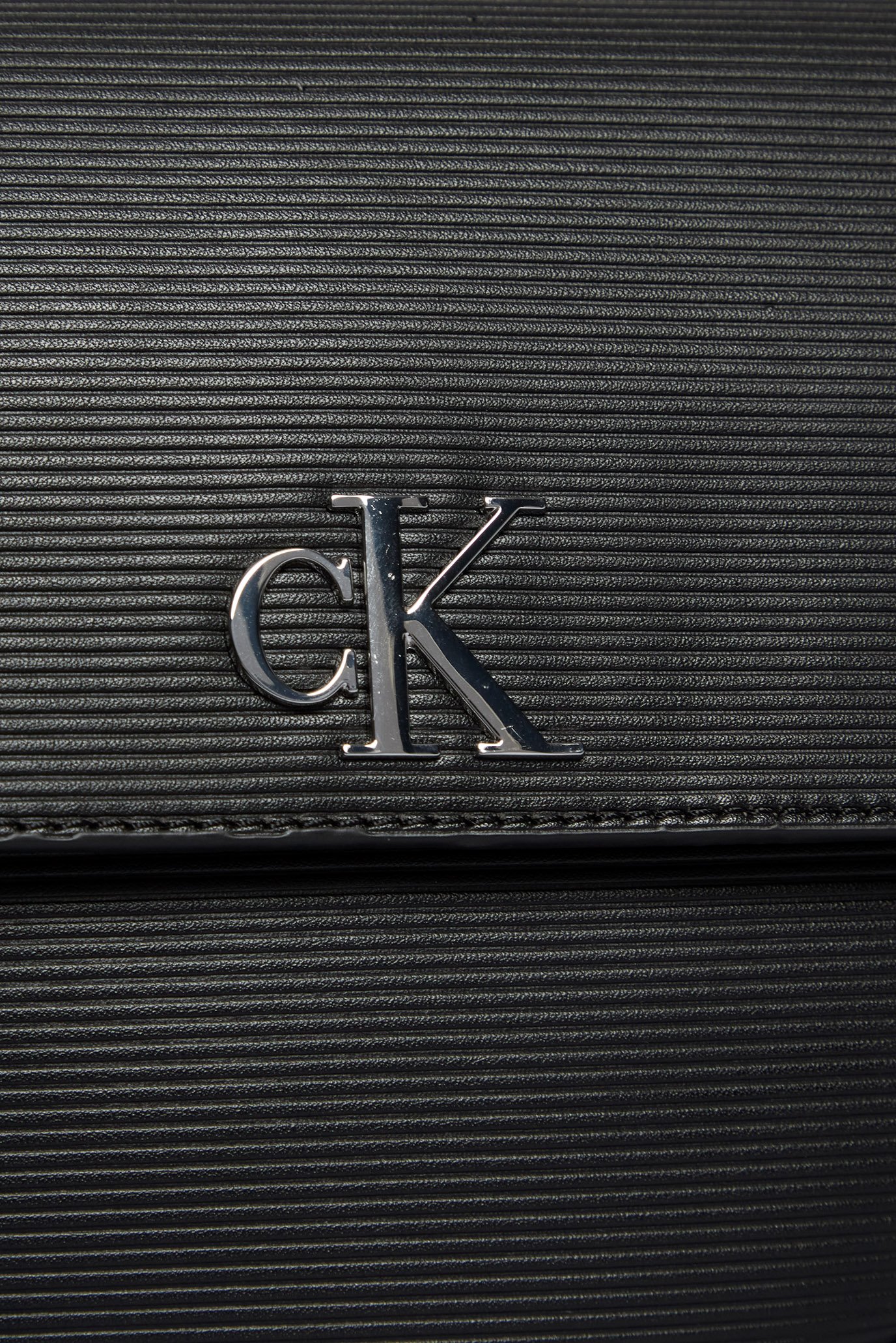 Сумка MINIMAL MONOGRAM SADDLE BAG22 T 6