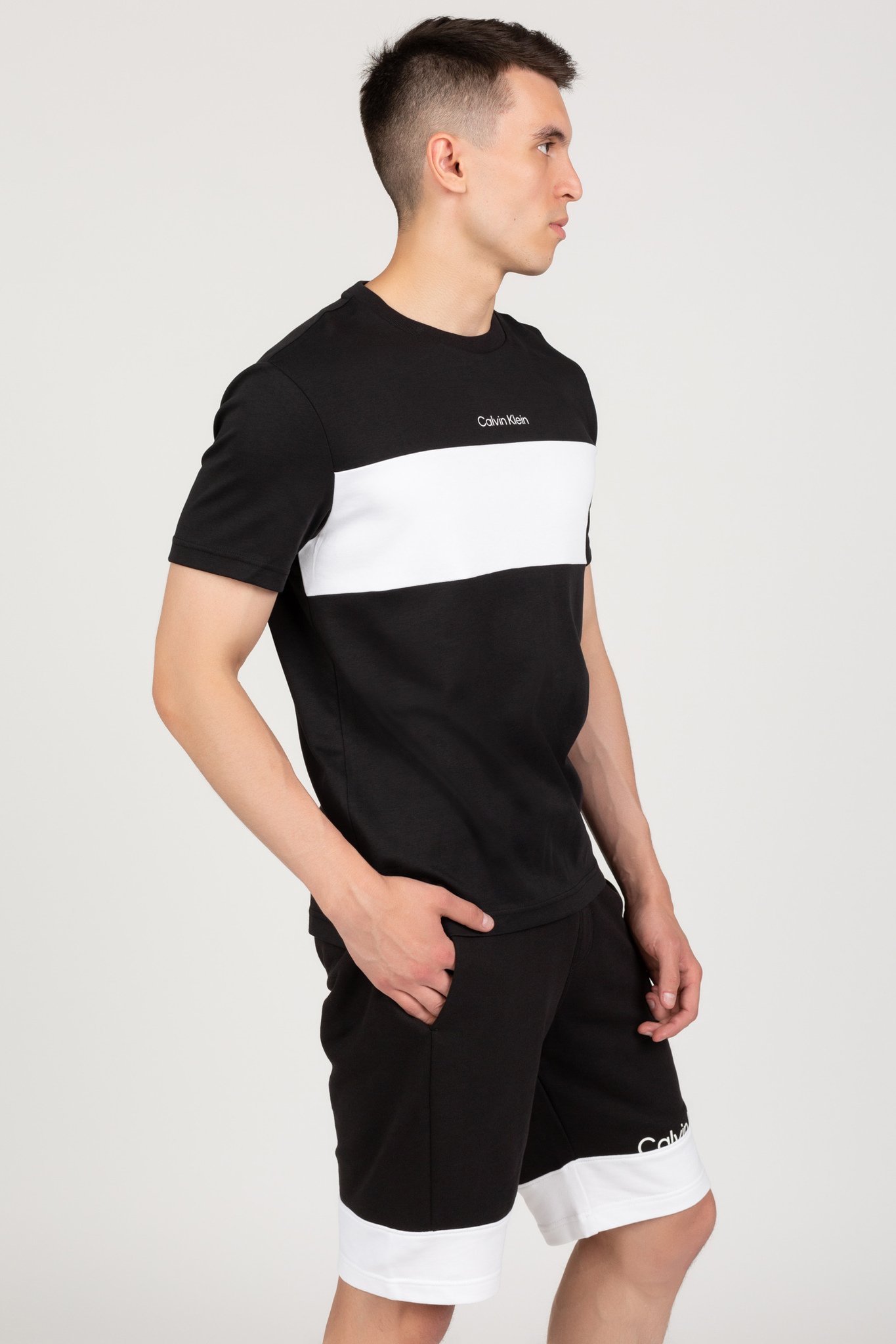 Футболка COLOR BLOCKING LOGO T-SHIRT Calvin Klein Футболка COLOR BLOCKING LOGO T-SHIRT 2