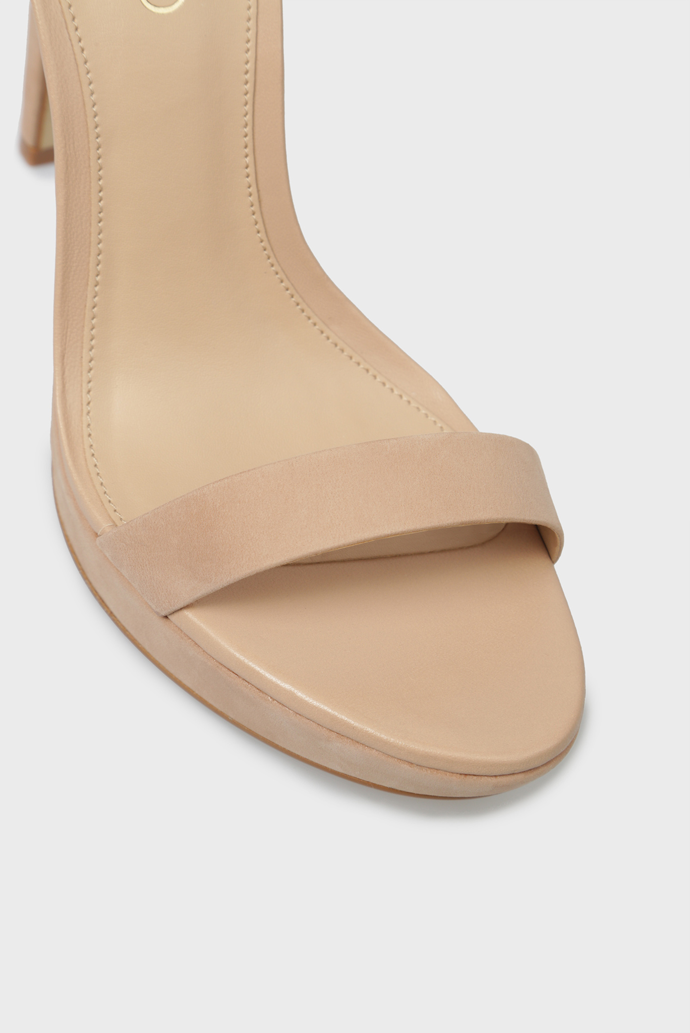 Бежевые босоножки 2