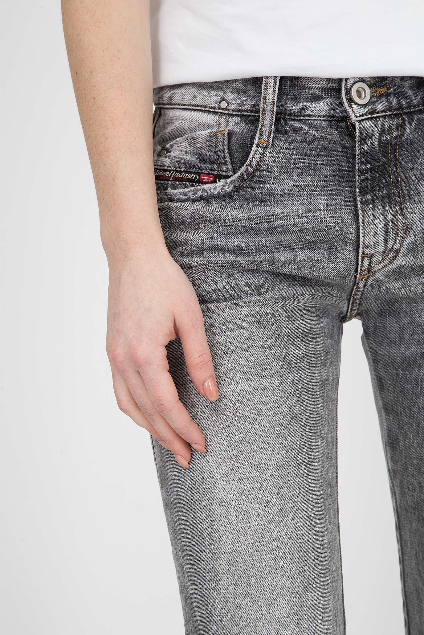 Женские серые джинсы D-RIFTY 4