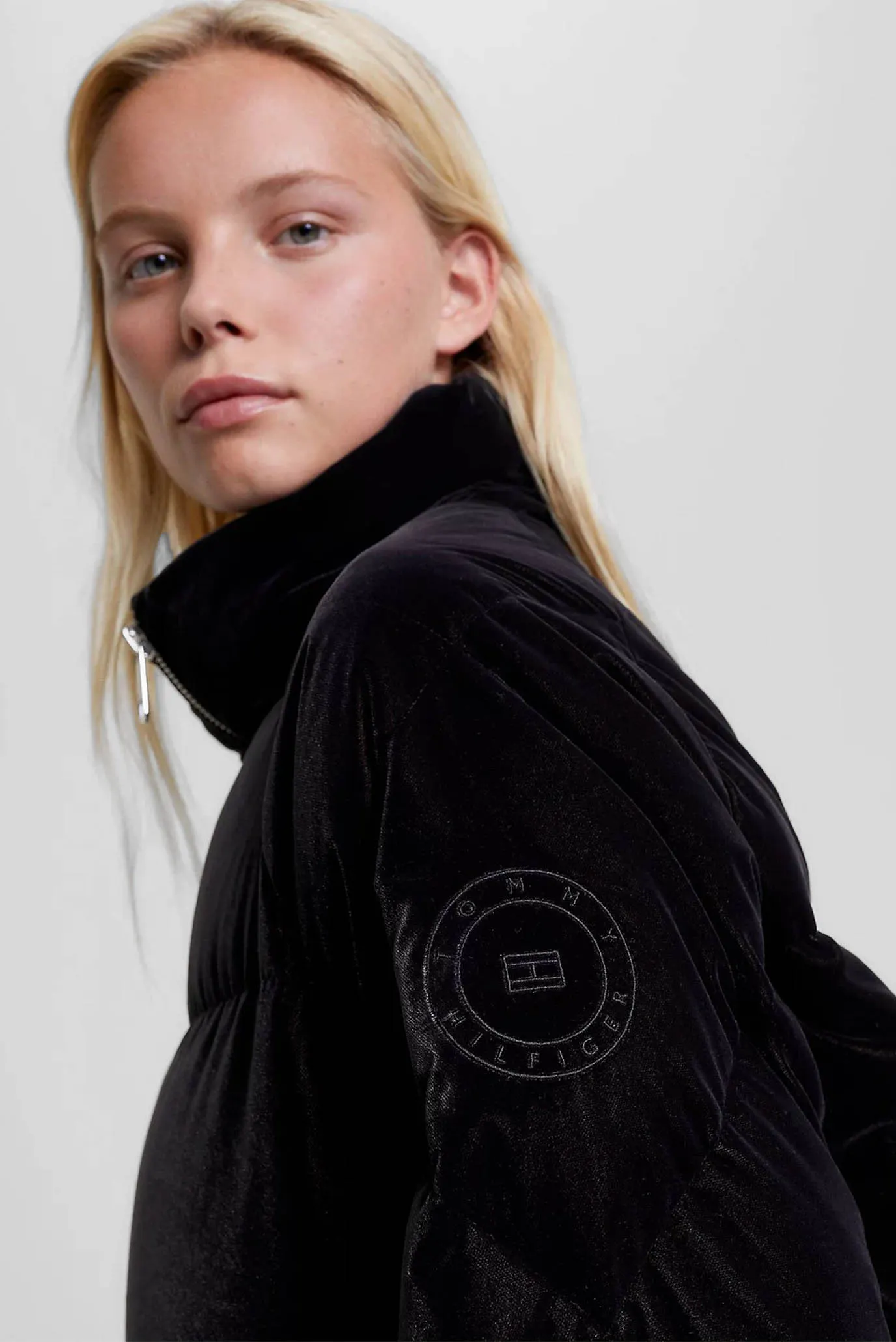 Женский черный бархатный пуховик MODERN WAISTED VELVET DOWN JKT 4