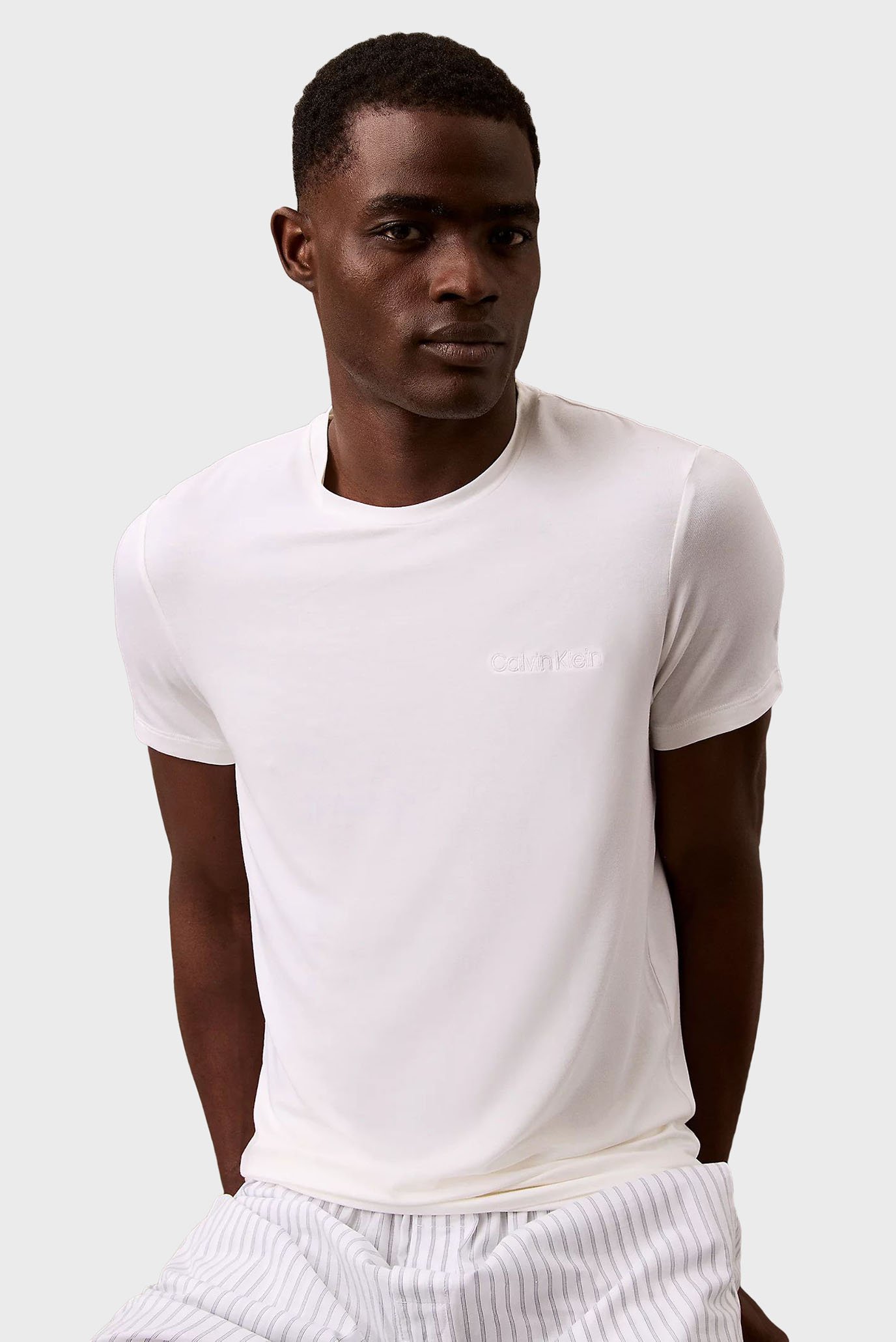 Мужская белая футболка S S CREW NECKCalvin Klein Мужская белая футболка S S CREW NECK 2