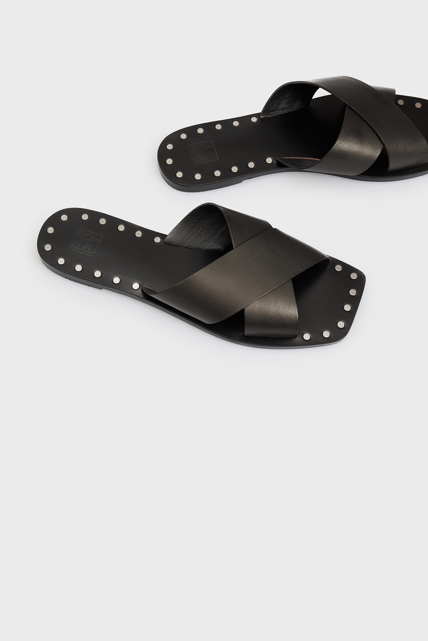 Женские черные кожаные слайдеры Adrianna 7