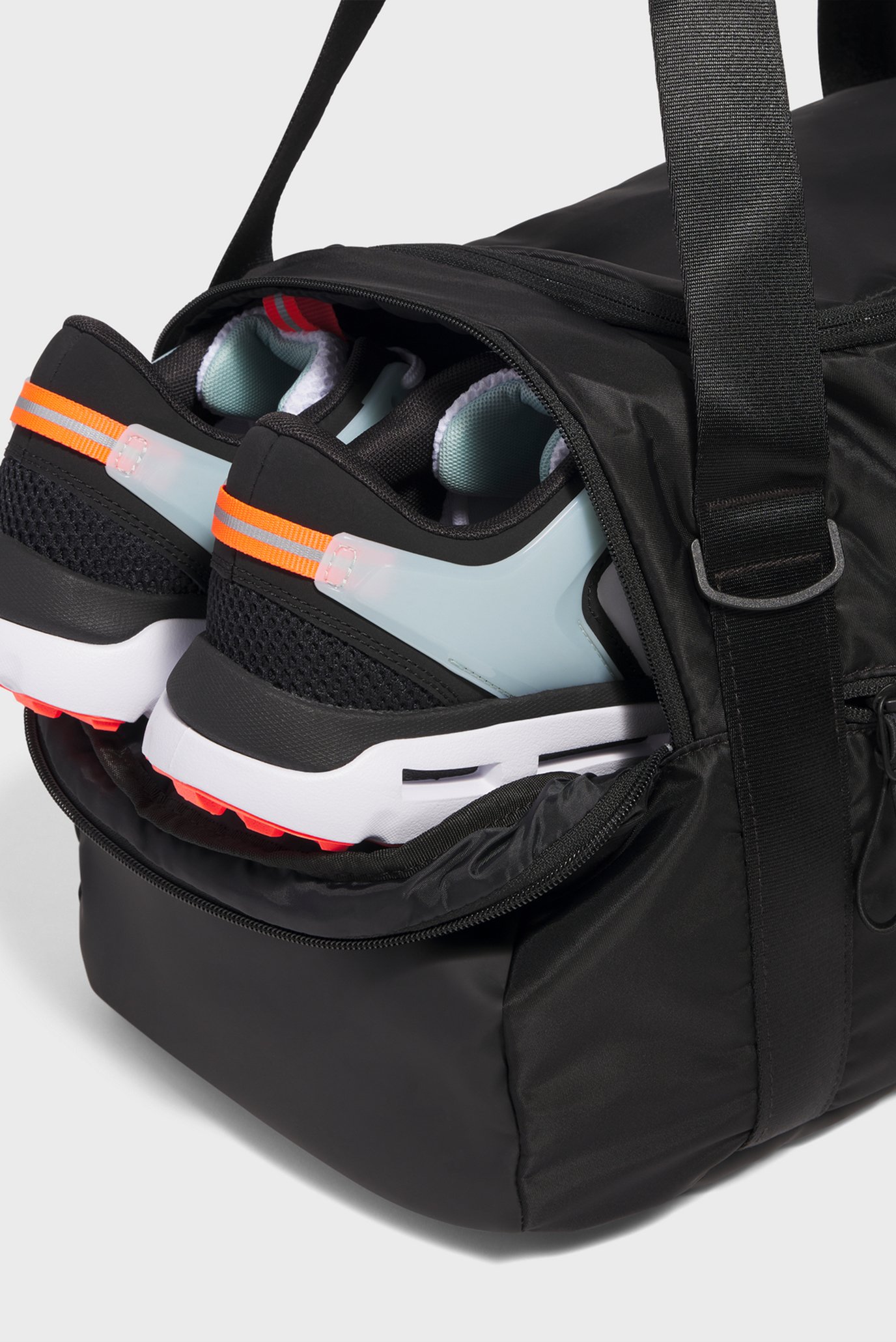 Черная спортивная сумка UA Studio Duffle BPUnder Armour Черная спортивная сумка UA Studio Duffle BP 4