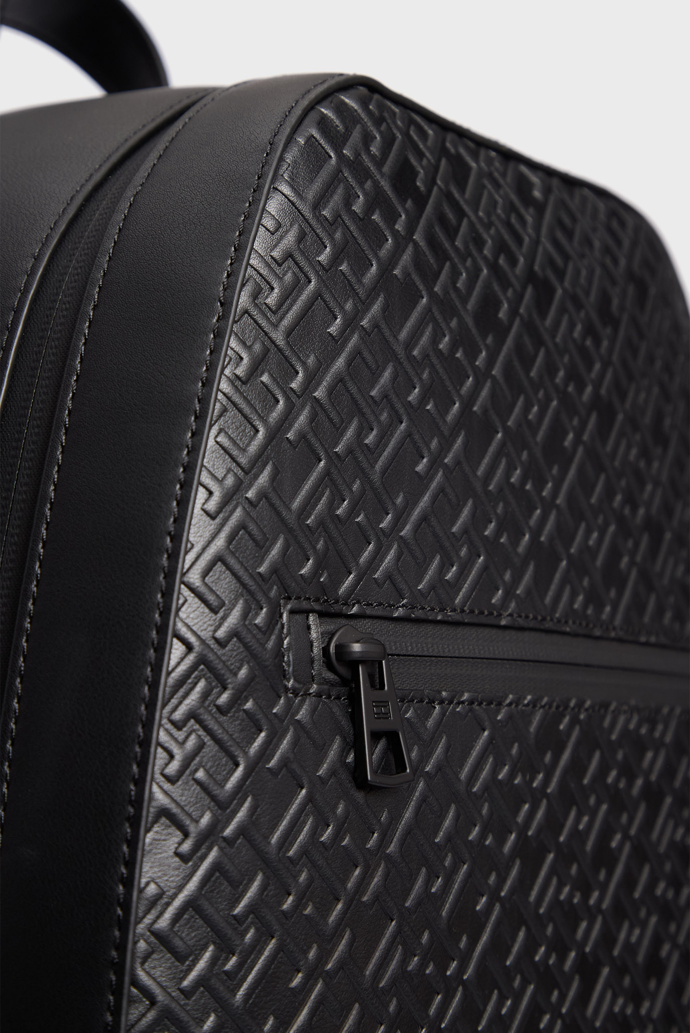 Мужской черный рюкзак TH MONOGRAM BACKPACK 6