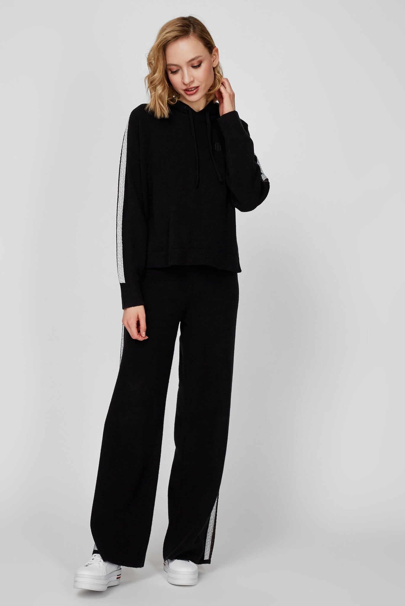 Женское черное худи FLEX RELAXED 2