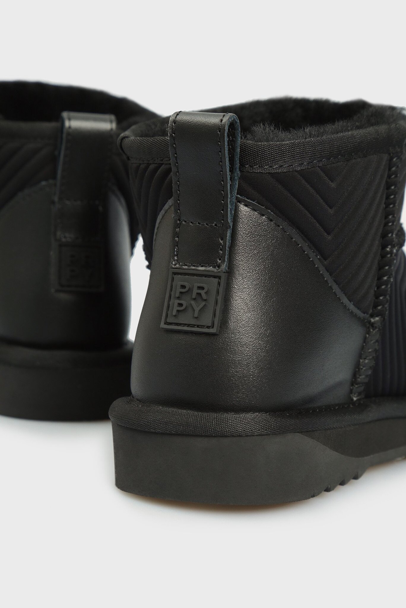 Женские черные угги 2