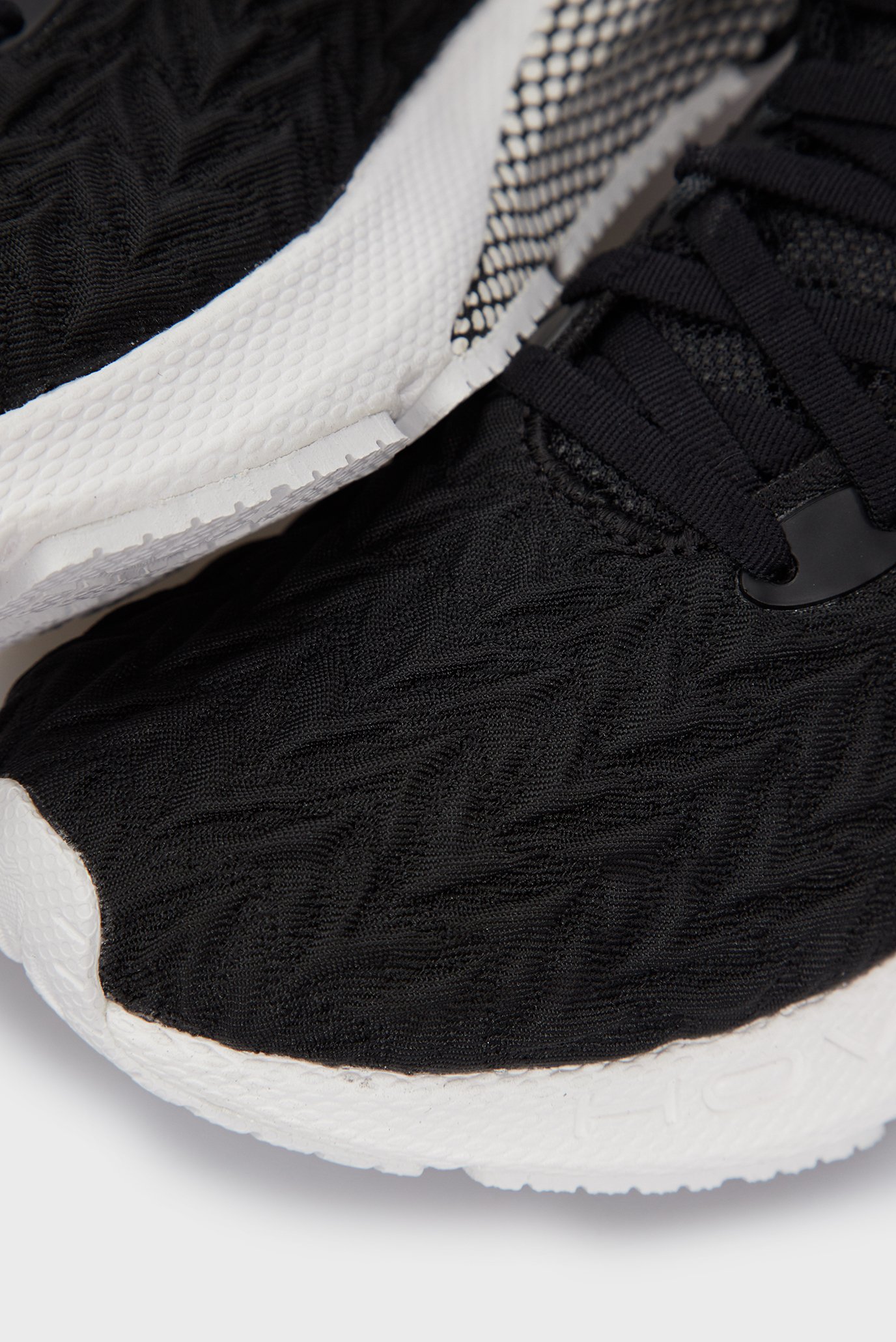 Женские черные кроссовки UA W HOVR Machina 3 Clone 5