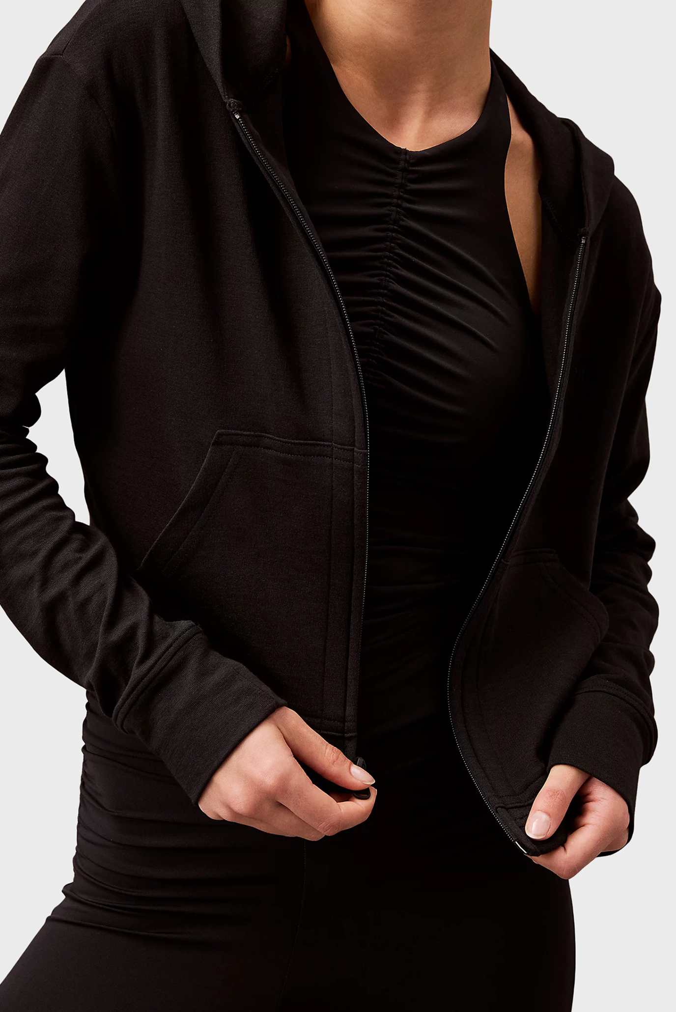 Женское черное худи 5