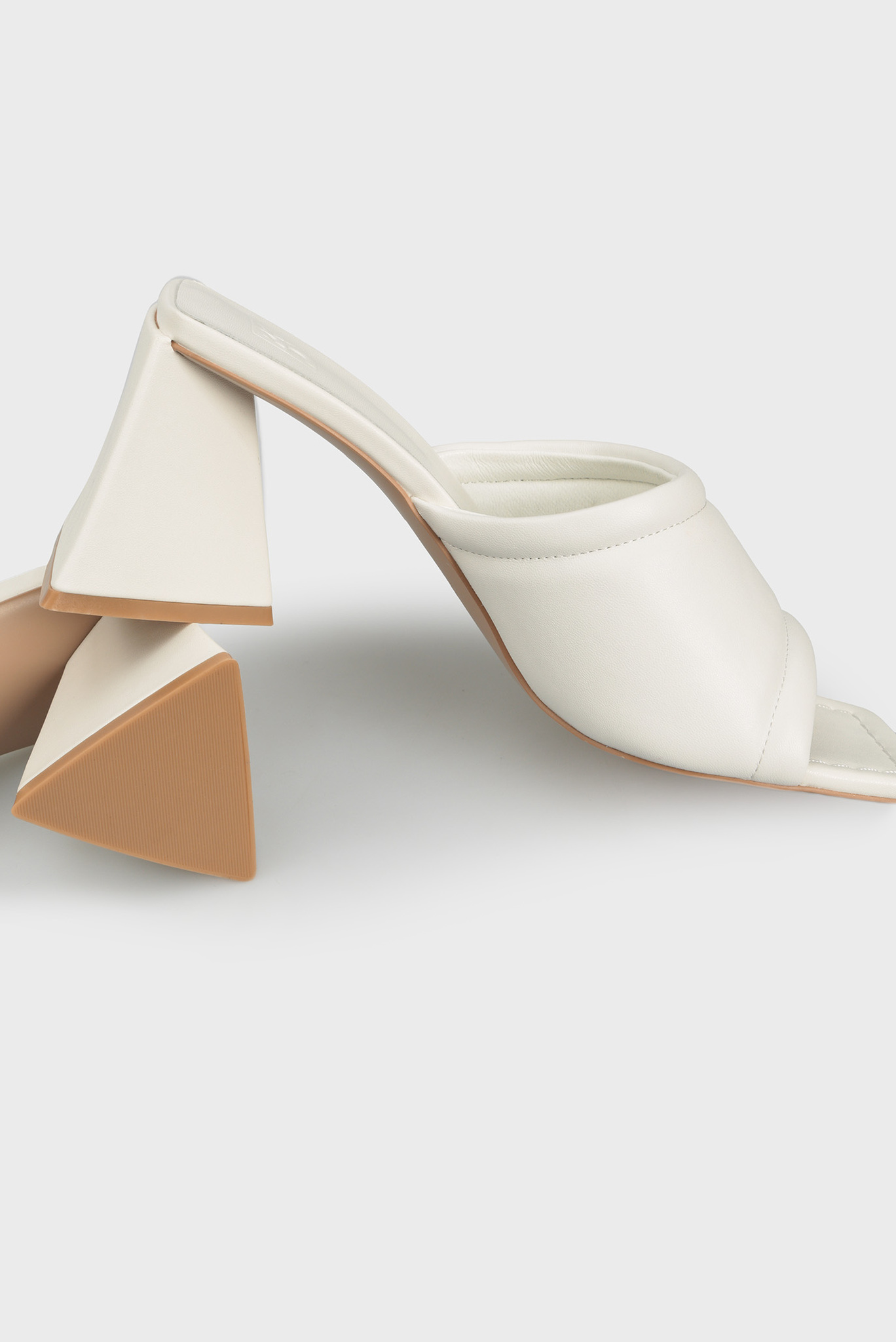 Женские белые кожаные мюли MirelaPRPY Женские белые кожаные мюли Mirela 2