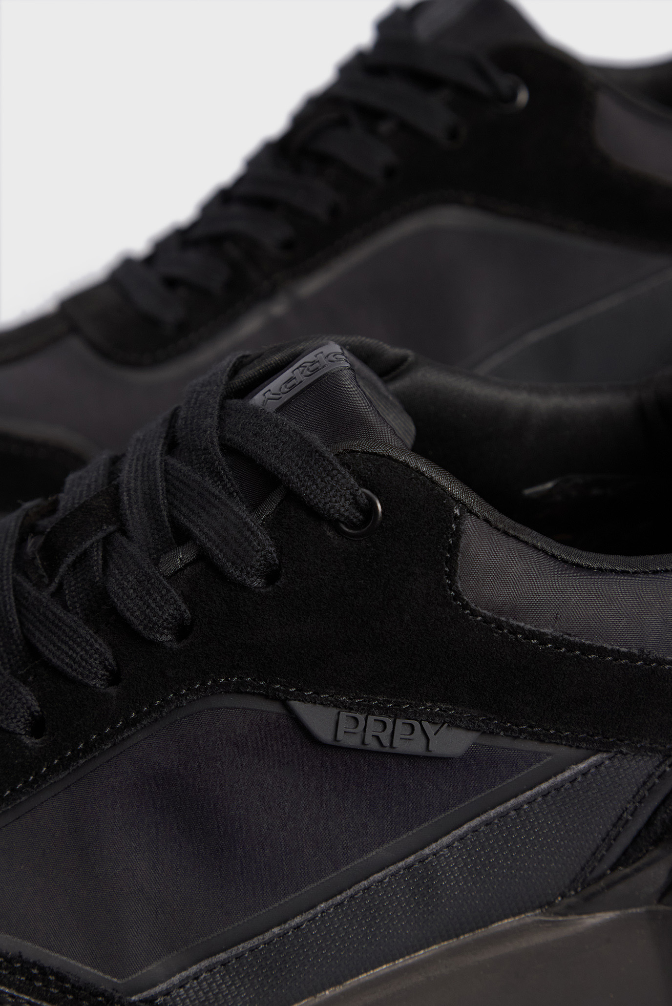 Мужские черные кроссовки Holman 2