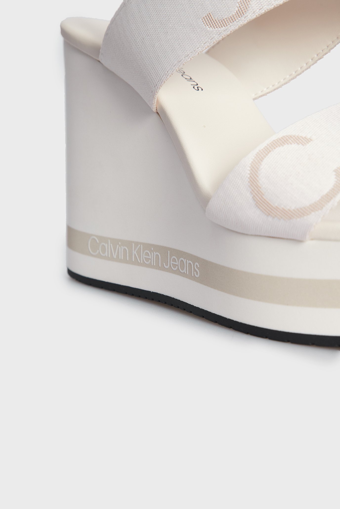 Женские белые босоножки 2