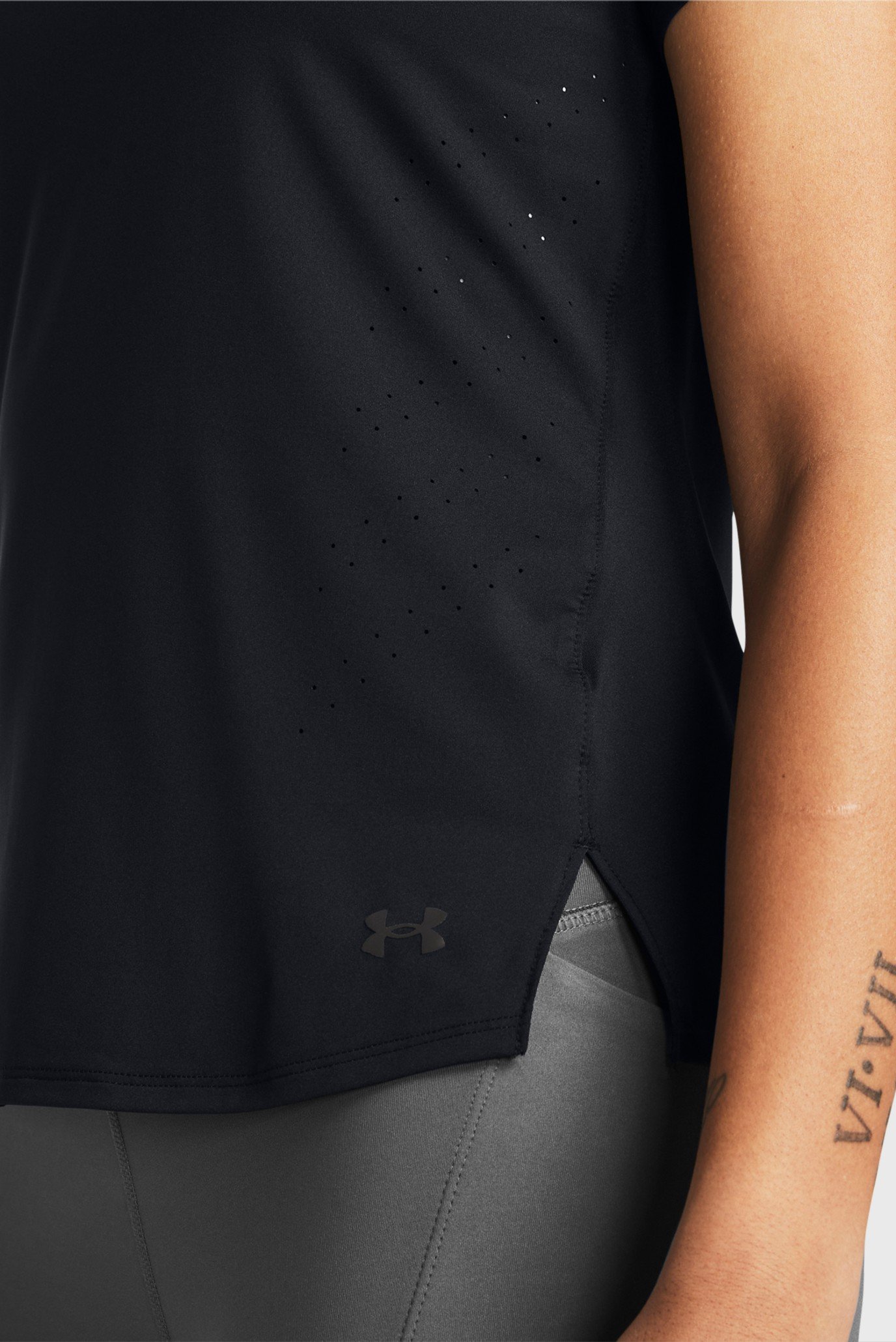 Женская черная футболка UA Launch Elite Shortsleeve 3