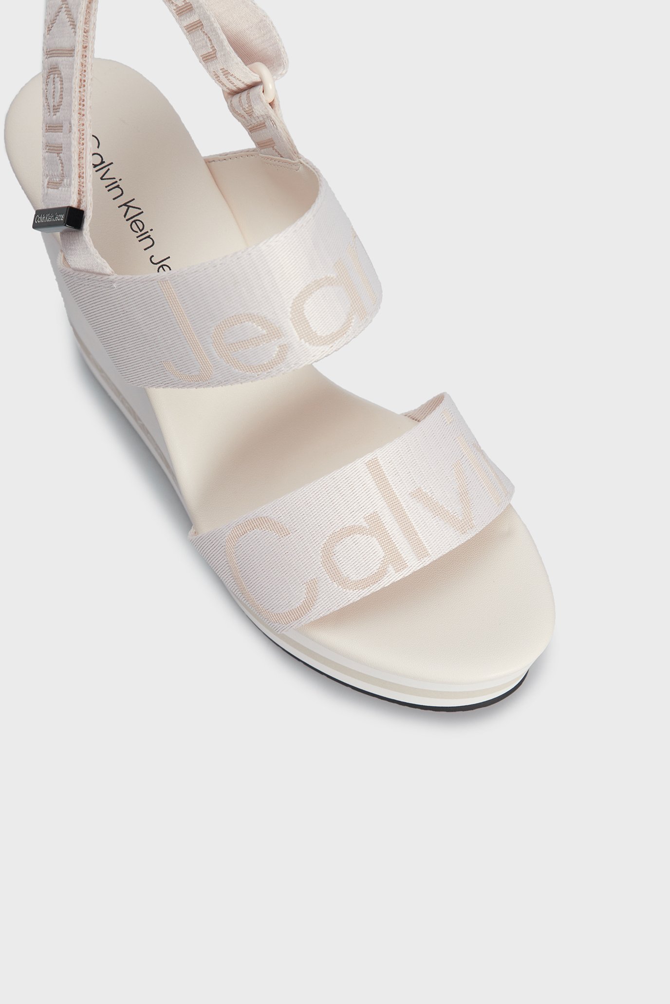 Женские белые босоножки 4