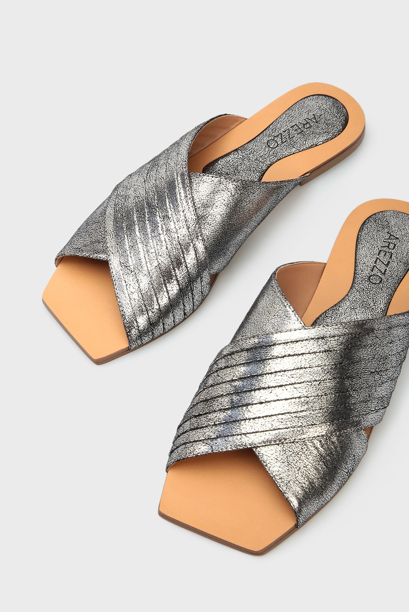 Женские серебристые слайдеры 2