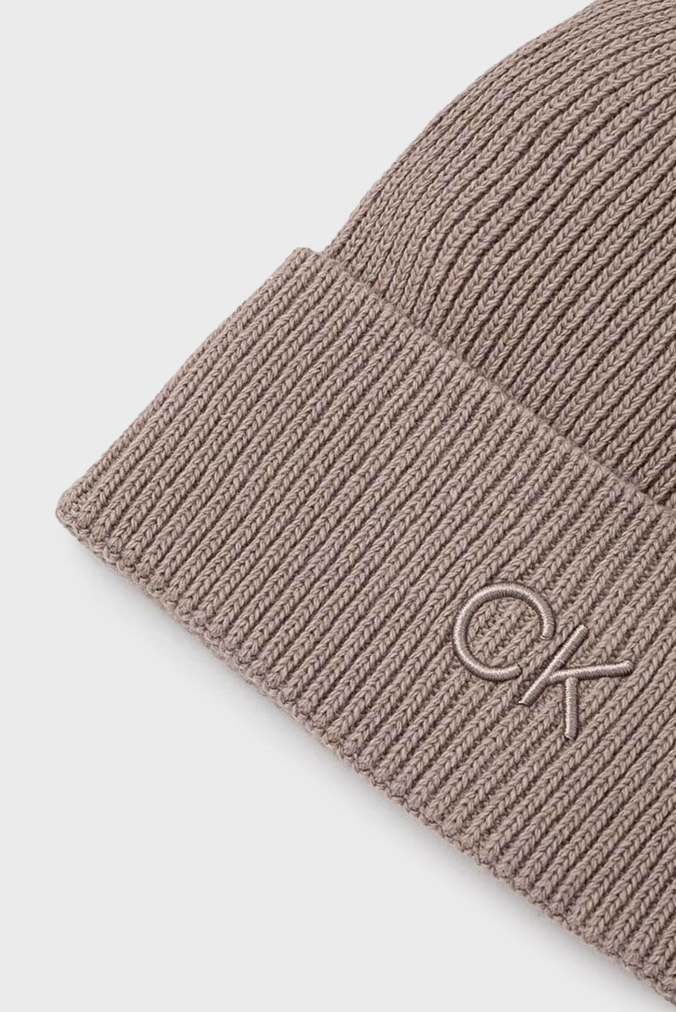 Женская бежевая шапка CK EMBROIDERY FINE RIB BEANIE 2