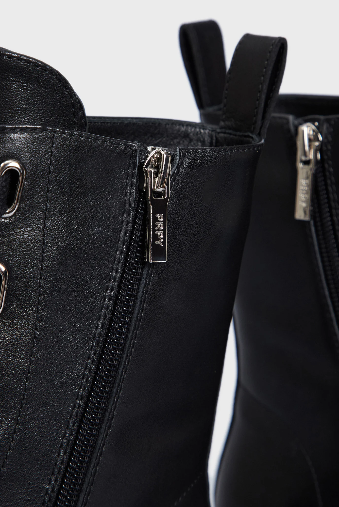 Женские черные кожаные ботинки Valka 4