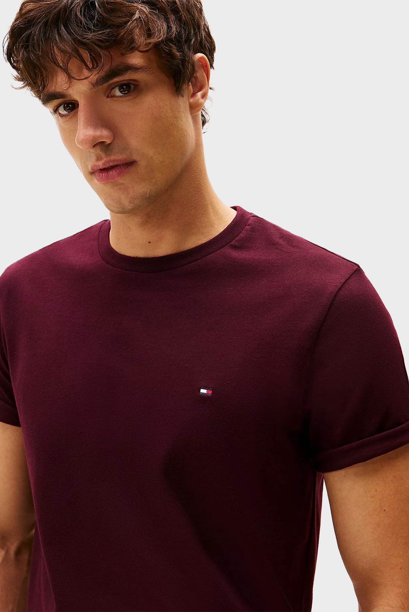 Футболка ESS SEASONAL REG FIT SOLID TEETommy Hilfiger Футболка ESS SEASONAL REG FIT SOLID TEE 4