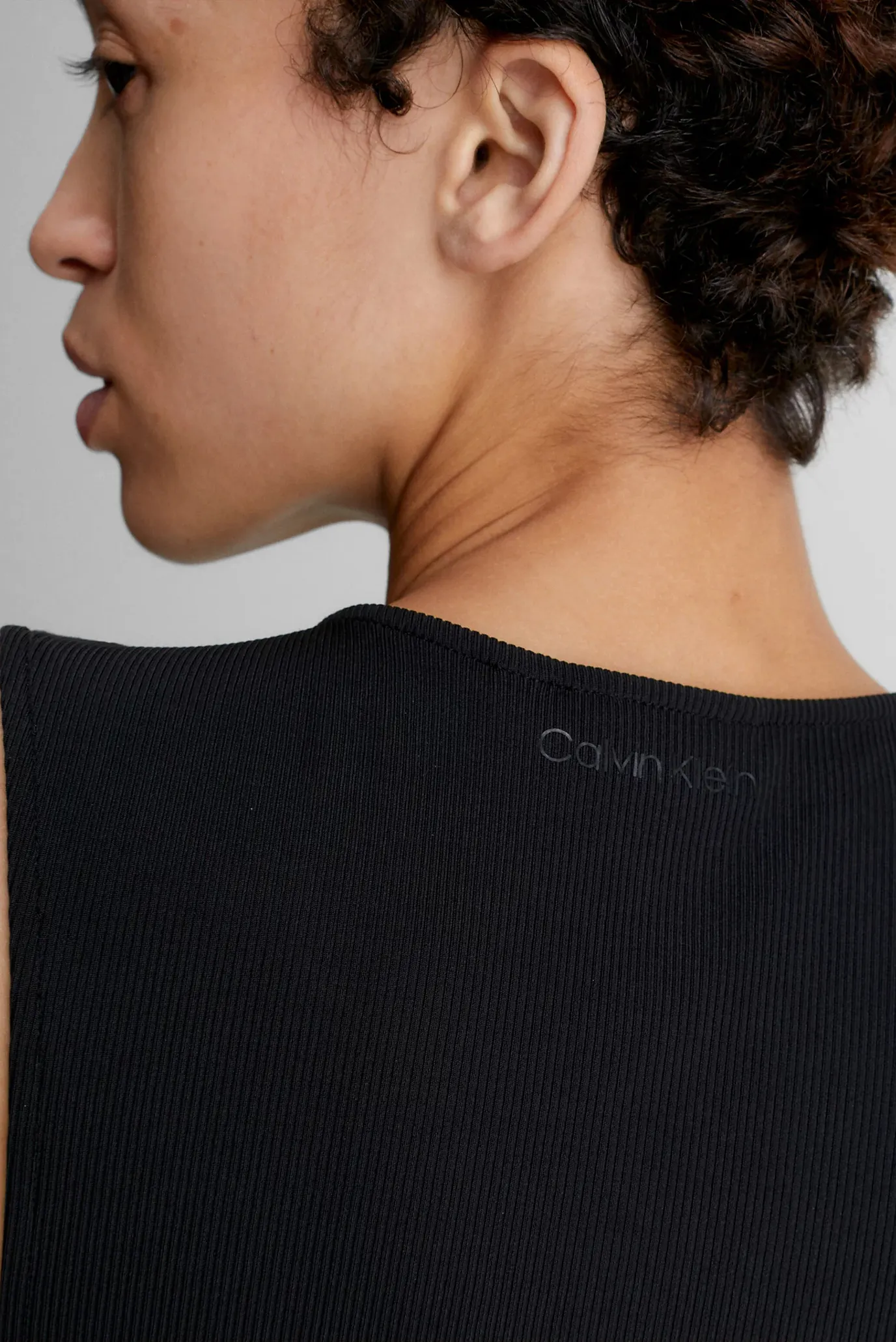 Женское черное платье Q-NOVA 4