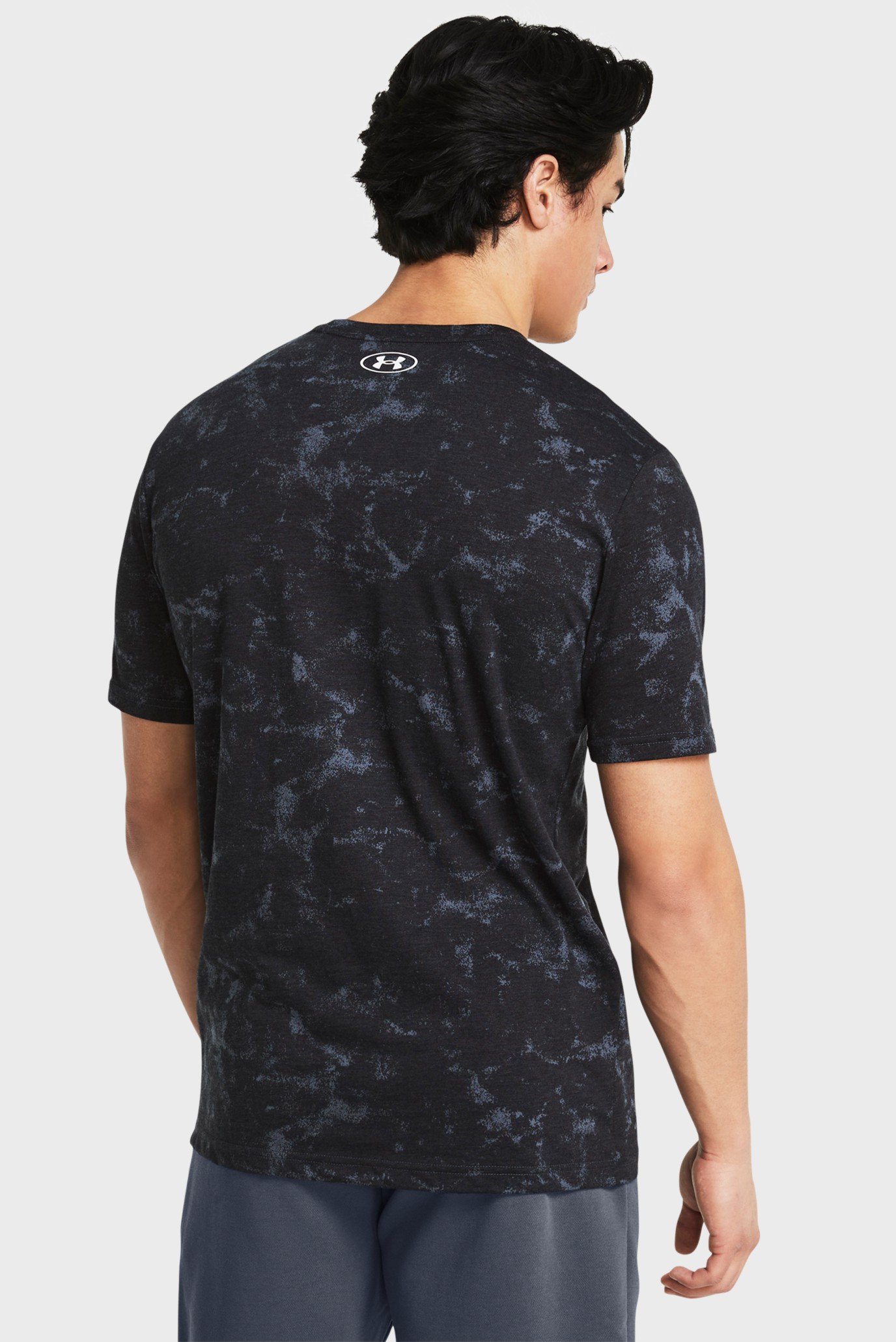 Мужская черная футболка с узором UA Pjt Rck Payof AOP GraphicUnder Armour Мужская черная футболка с узором UA Pjt Rck Payof AOP Graphic 2
