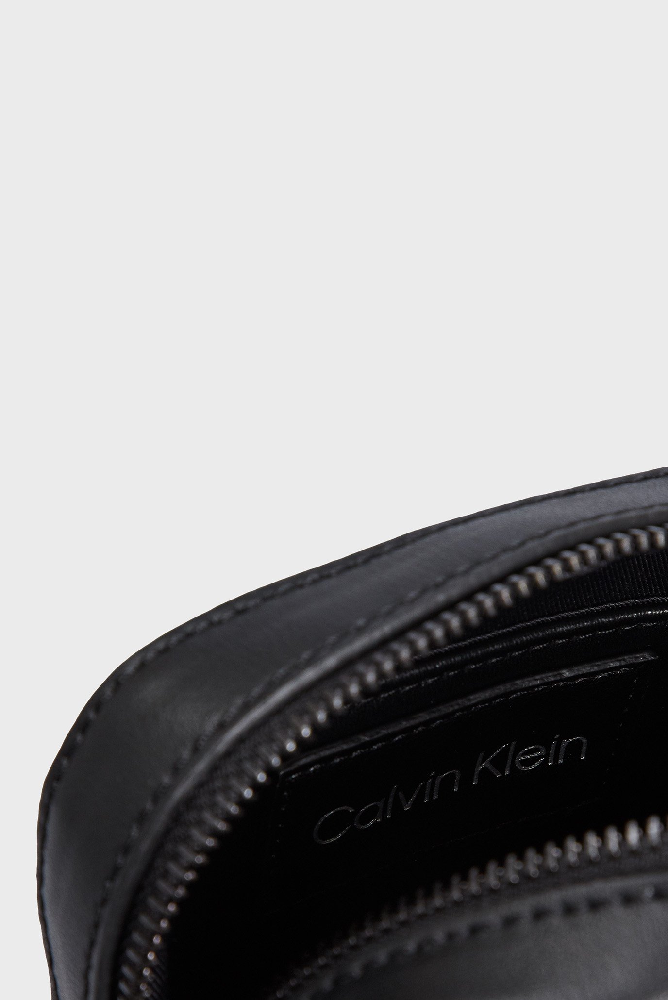 Сумка ICONIC PLAQUE CUBE REPORTER 5