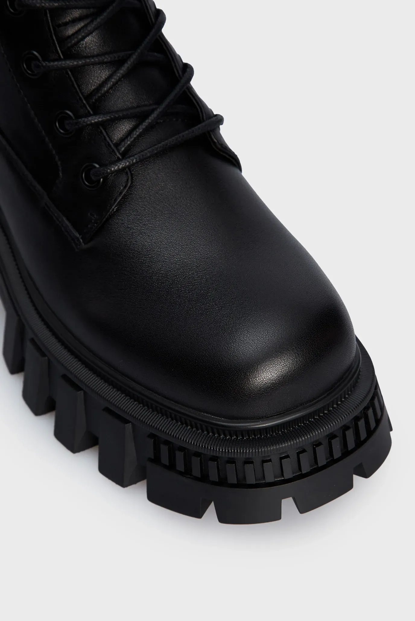 Женские черные кожаные ботинки Vinda 4