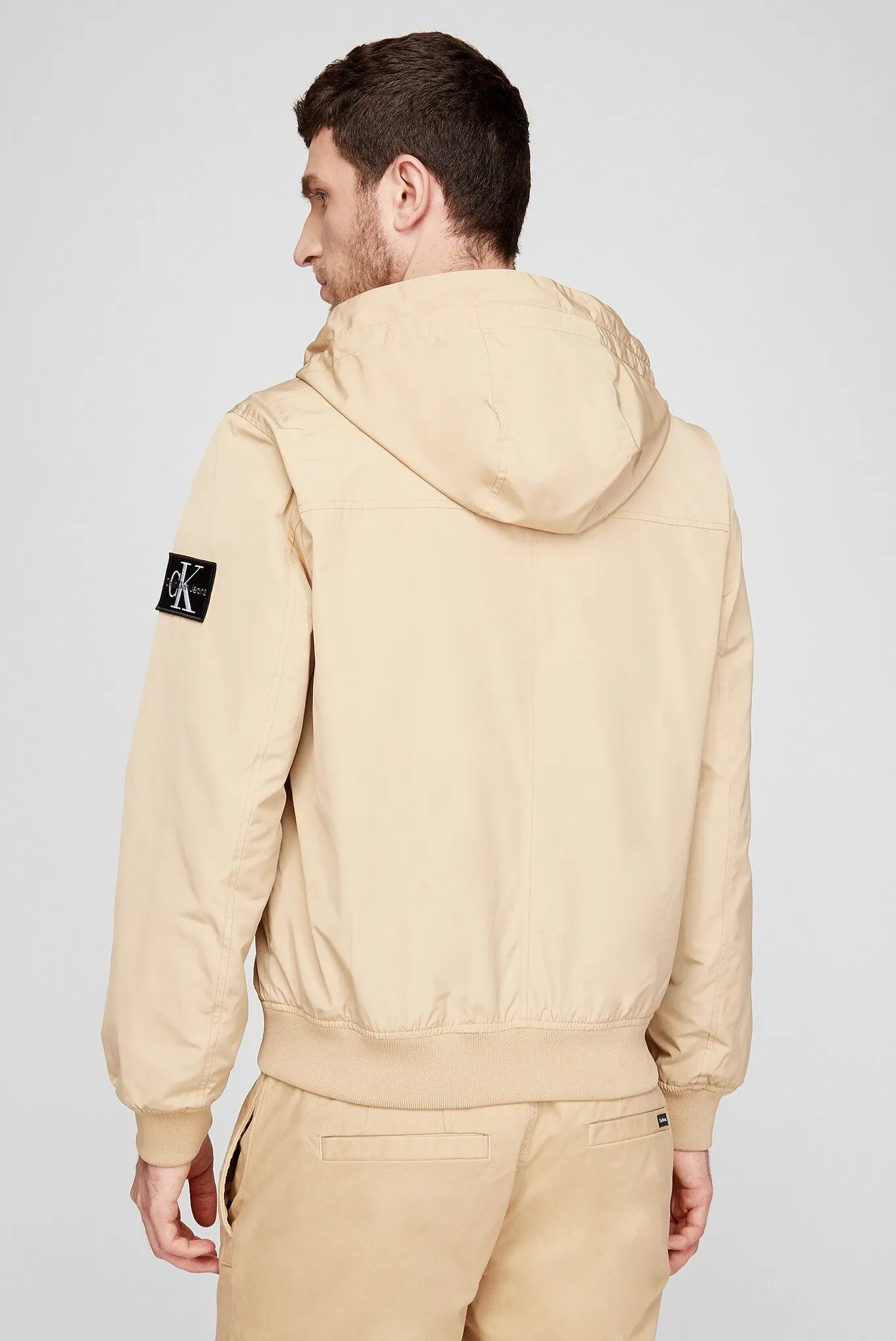 Мужская бежевая ветровка 3