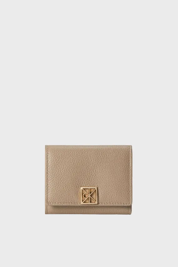 Кошелек EMBLEM HW PEBBLE TRIFOLD W ZIP Calvin Klein