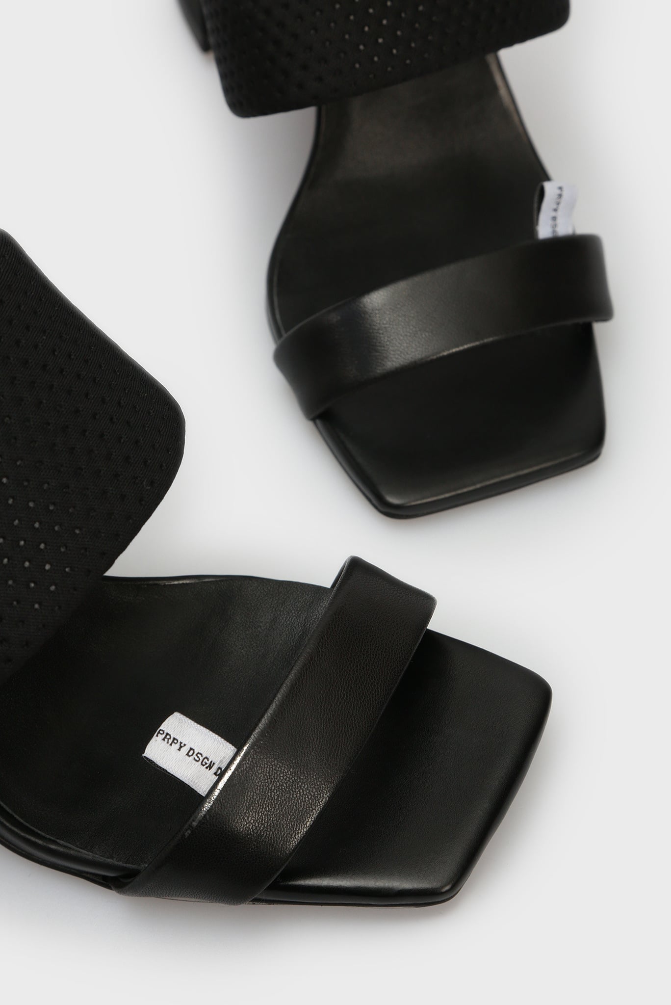 Женские черные кожаные мюли 2