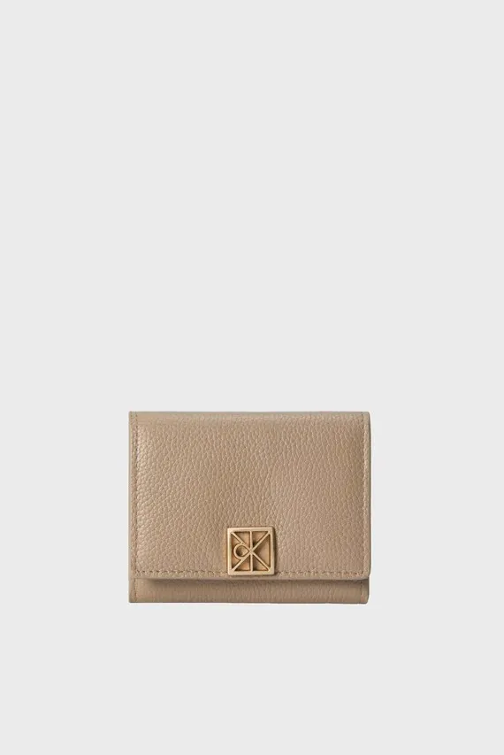 Кошелек EMBLEM HW PEBBLE TRIFOLD W ZIP Calvin Klein