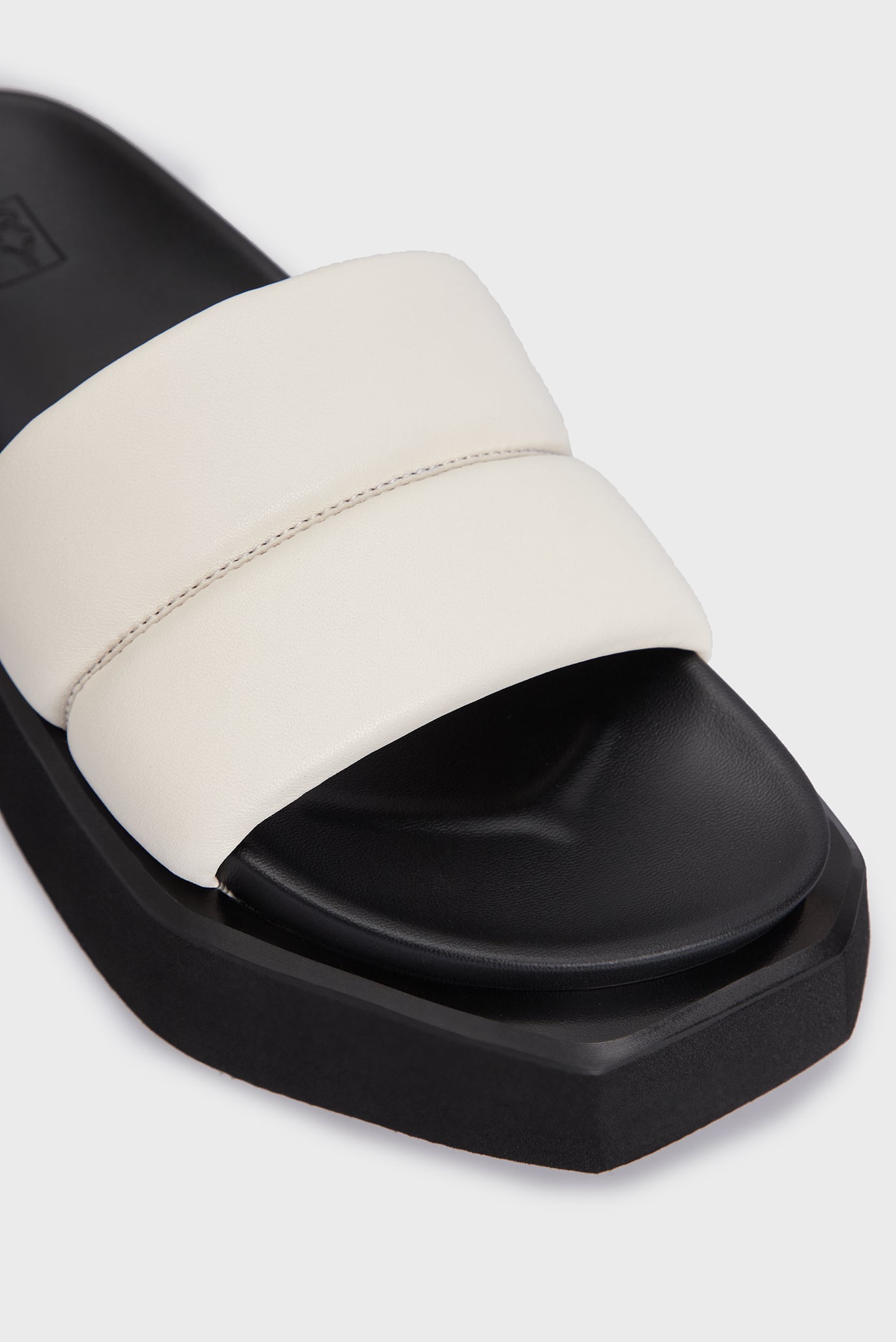 Женские белые кожаные слайдеры Isla 2