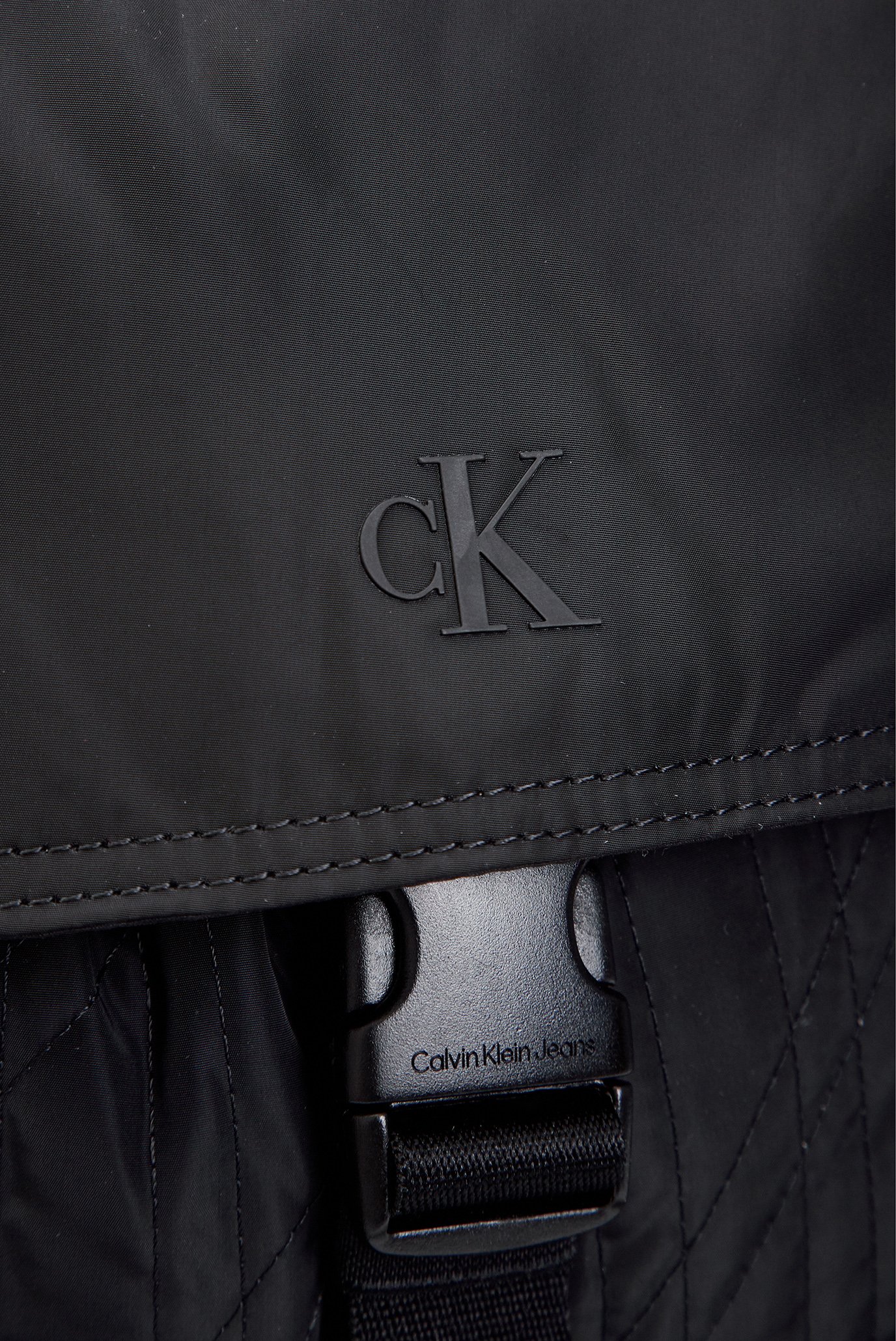 Мужской черный рюкзак QUILTED FLAPCalvin Klein Jeans Мужской черный рюкзак QUILTED FLAP 6