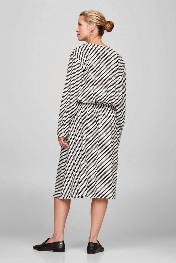 Платье ZIGZAG WAISTED MIDI DRESS