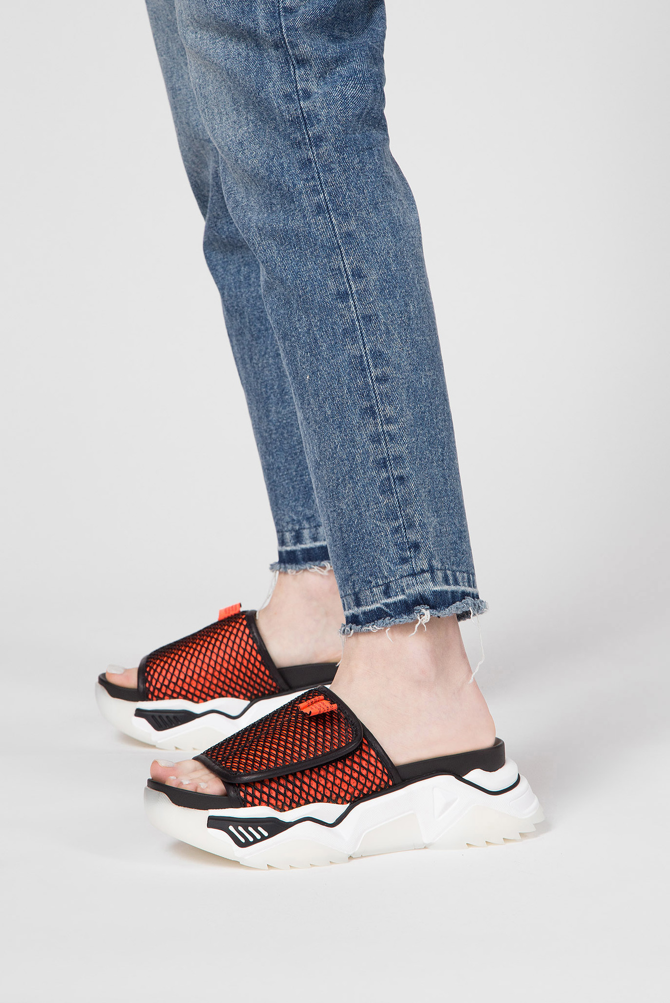 Женские черные слайдеры 2