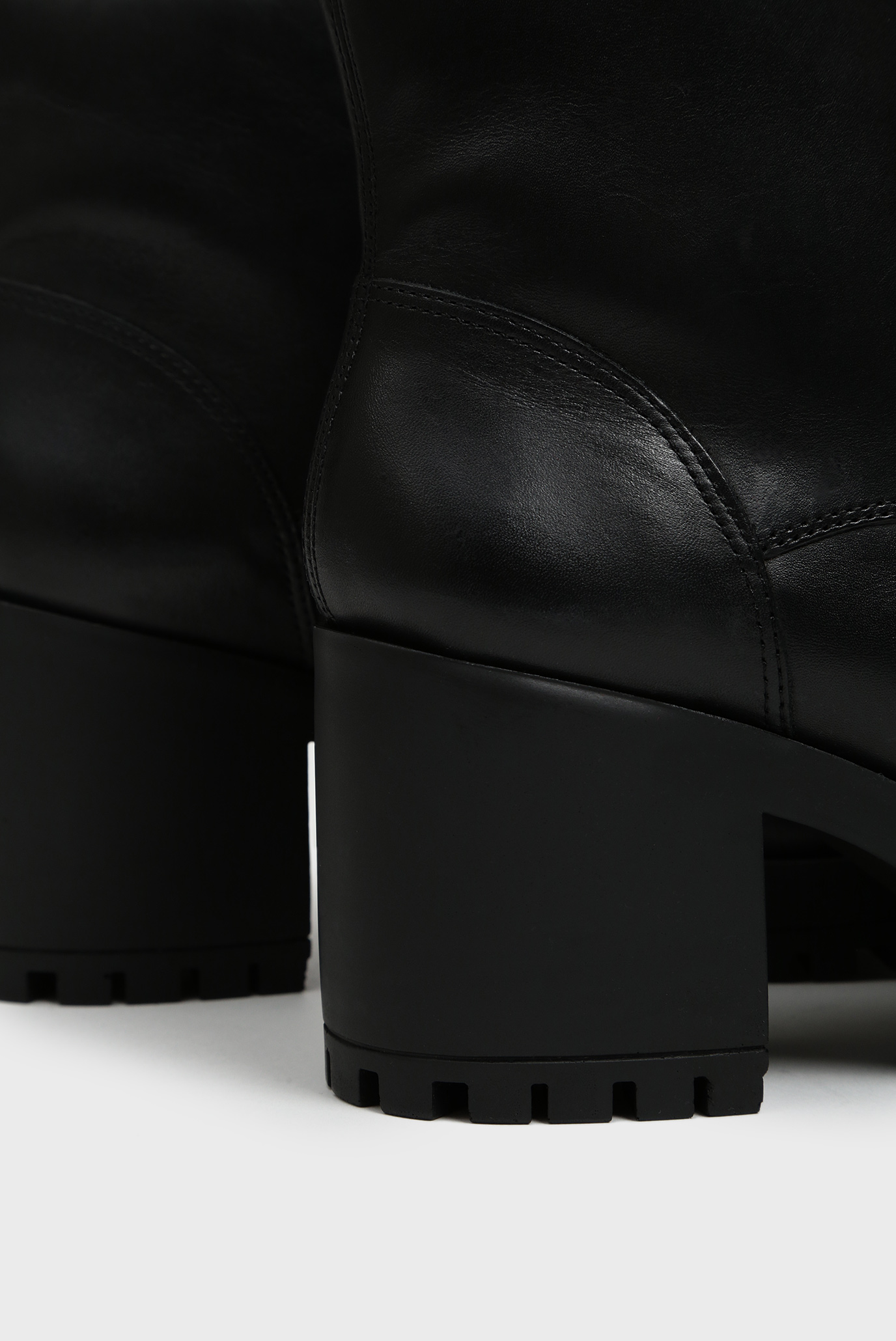 Женские черные кожаные ботильоны 10