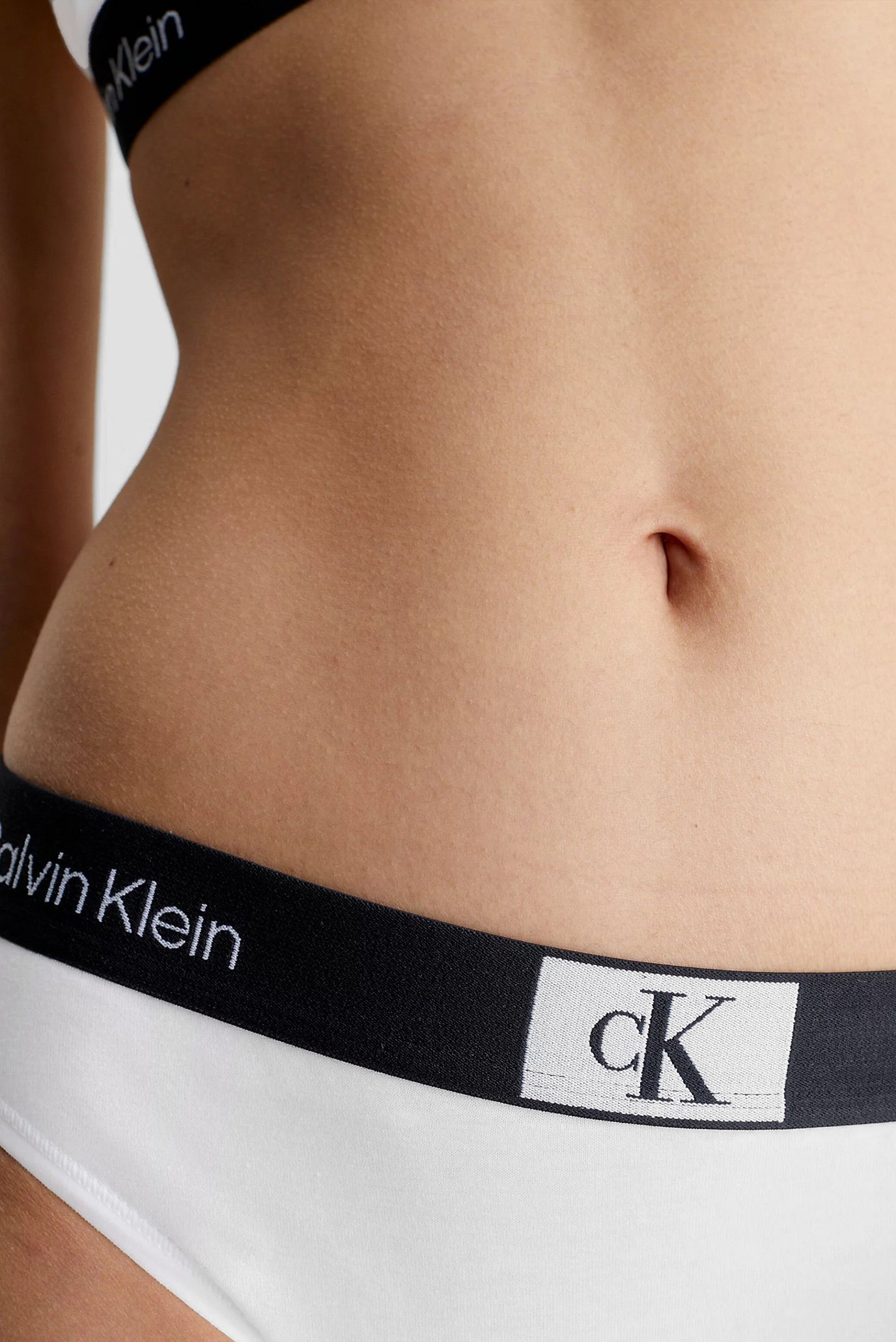Женские  белые трусикиCalvin Klein Женские  белые трусики 4