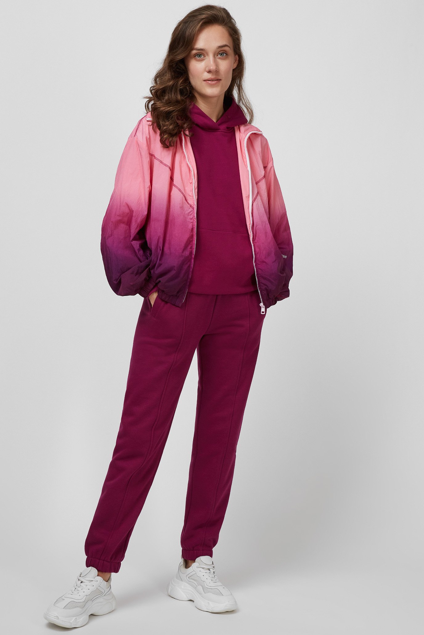 Женская розовая ветровка 2