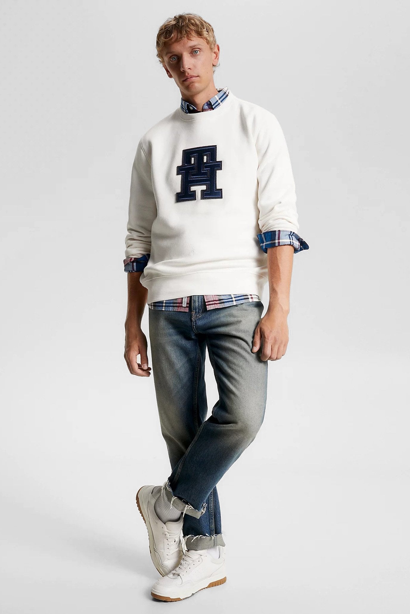 Свитшот MONOGRAM APPLIQUE CREWNECK 2