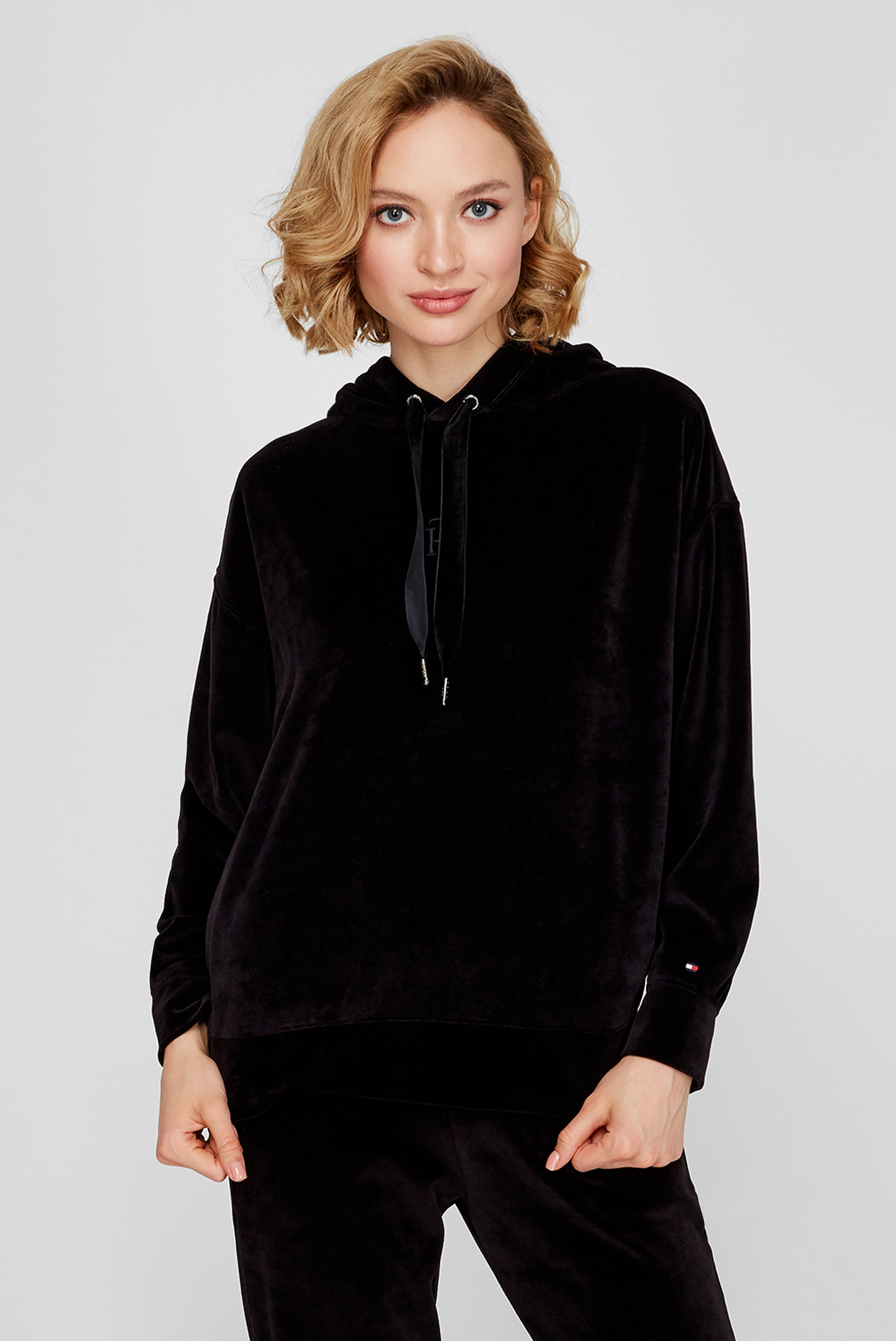 Женское черное худи RELAXED VELVET 6