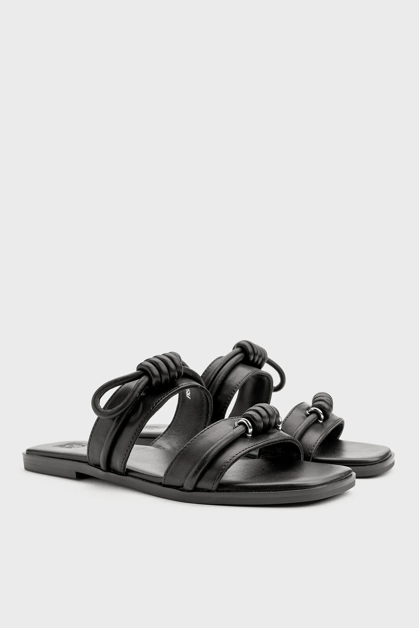 Женские черные кожаные слайдеры Luana 2