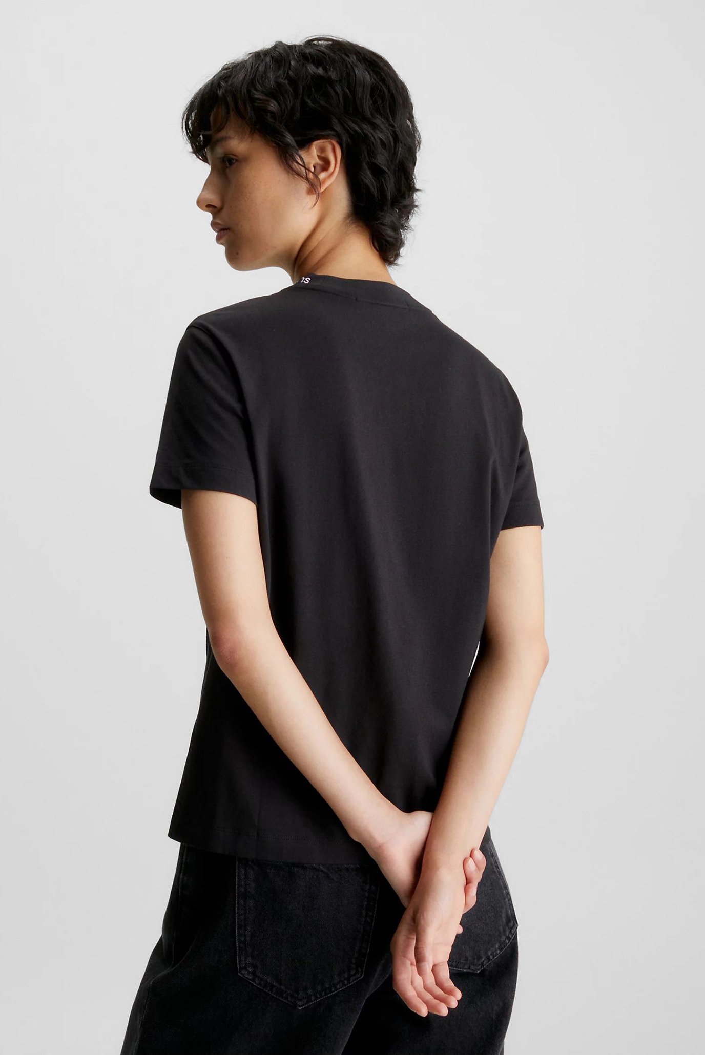 Футболка EMBROIDERED NECKLINE TEE 4