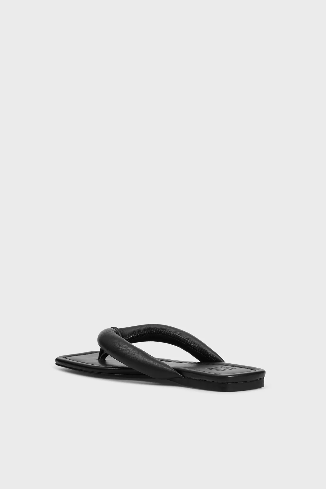 Женские черные кожаные вьетнамки Renata 8