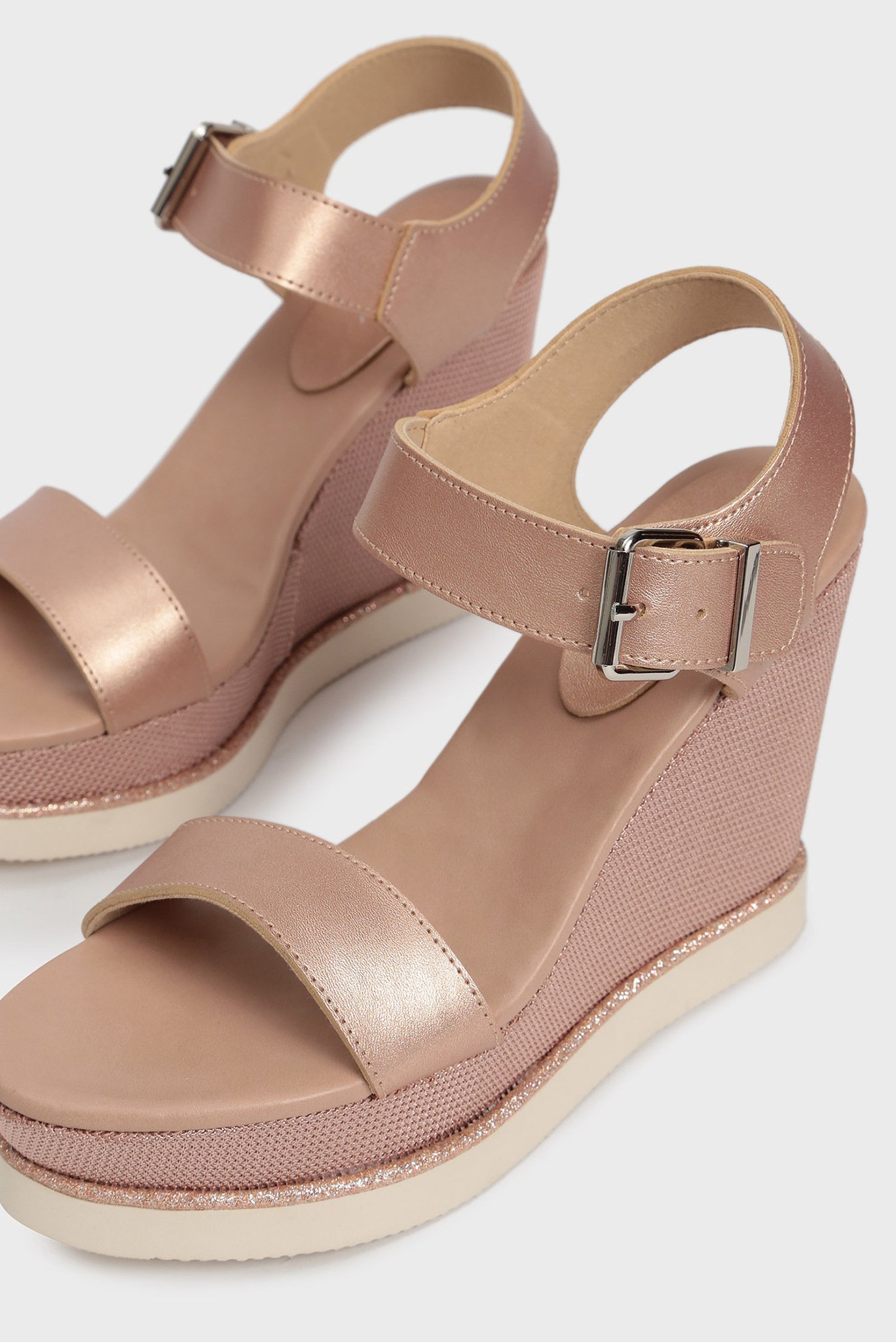 Женские розовые босоножки Afina 5