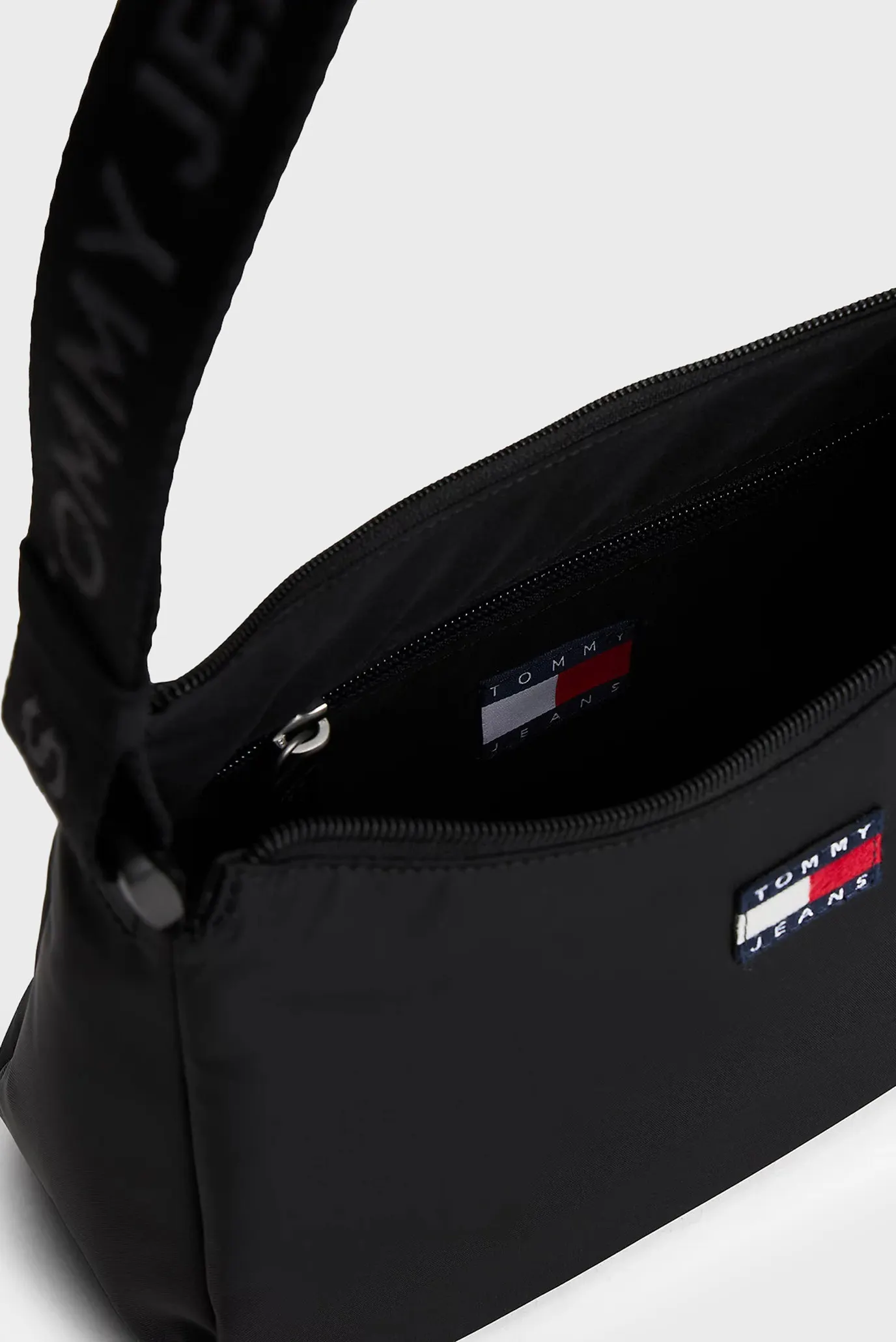 Сумка TJW ESS DAILY SHOULDER BAG 5