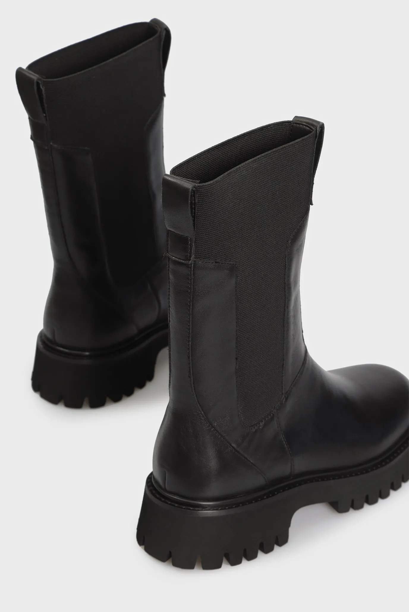 Женские черные кожаные челси Oura 8