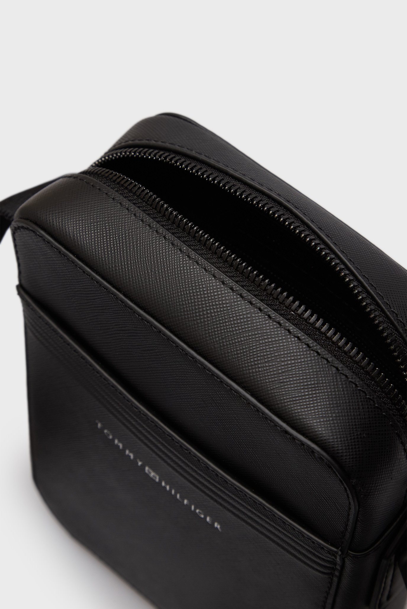 Мужская черная кожаная сумка TH BUSINESS MINI REPORTER 5