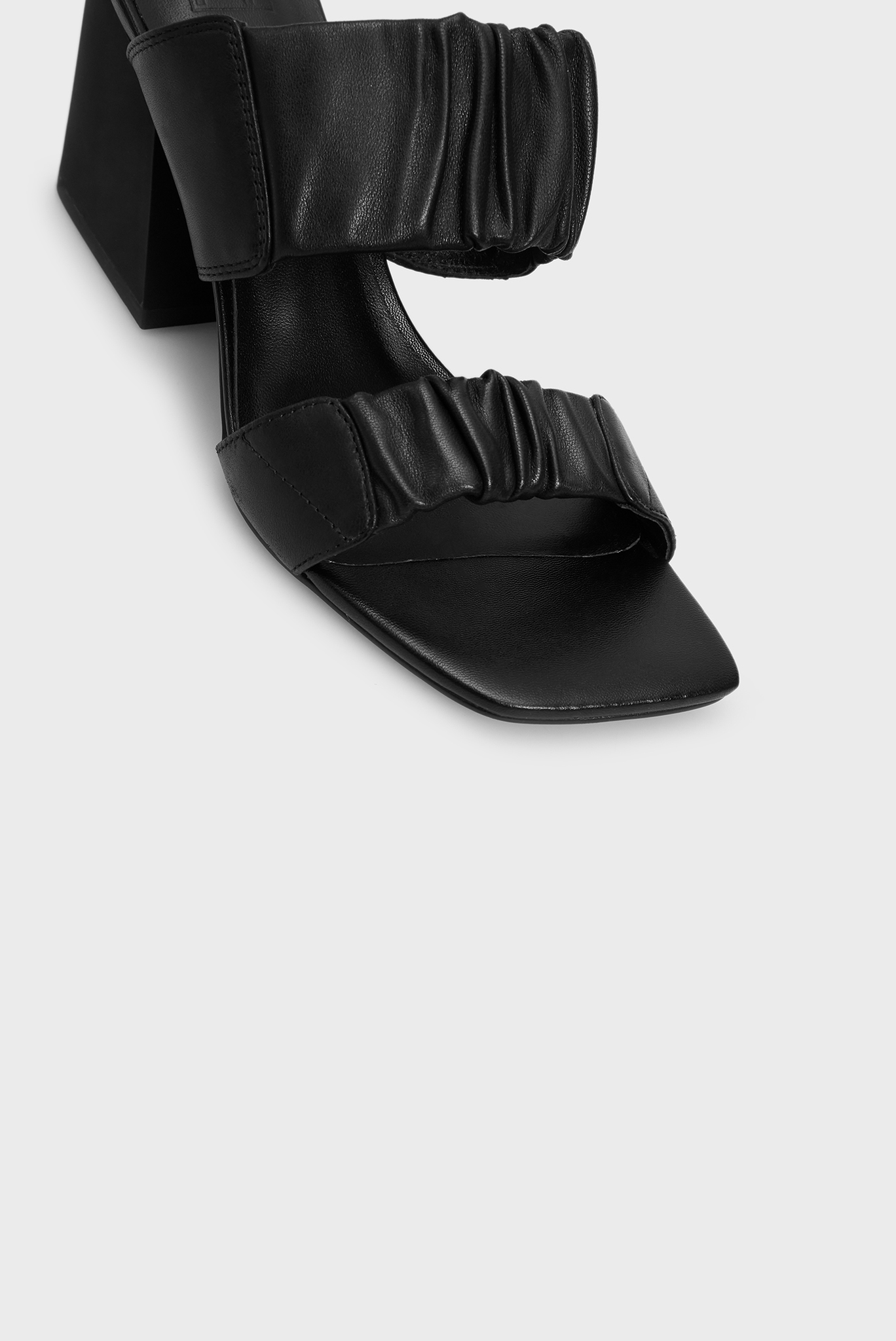 Женские черные кожаные мюли Abegeyl PRPY Женские черные кожаные мюли Abegeyl 4