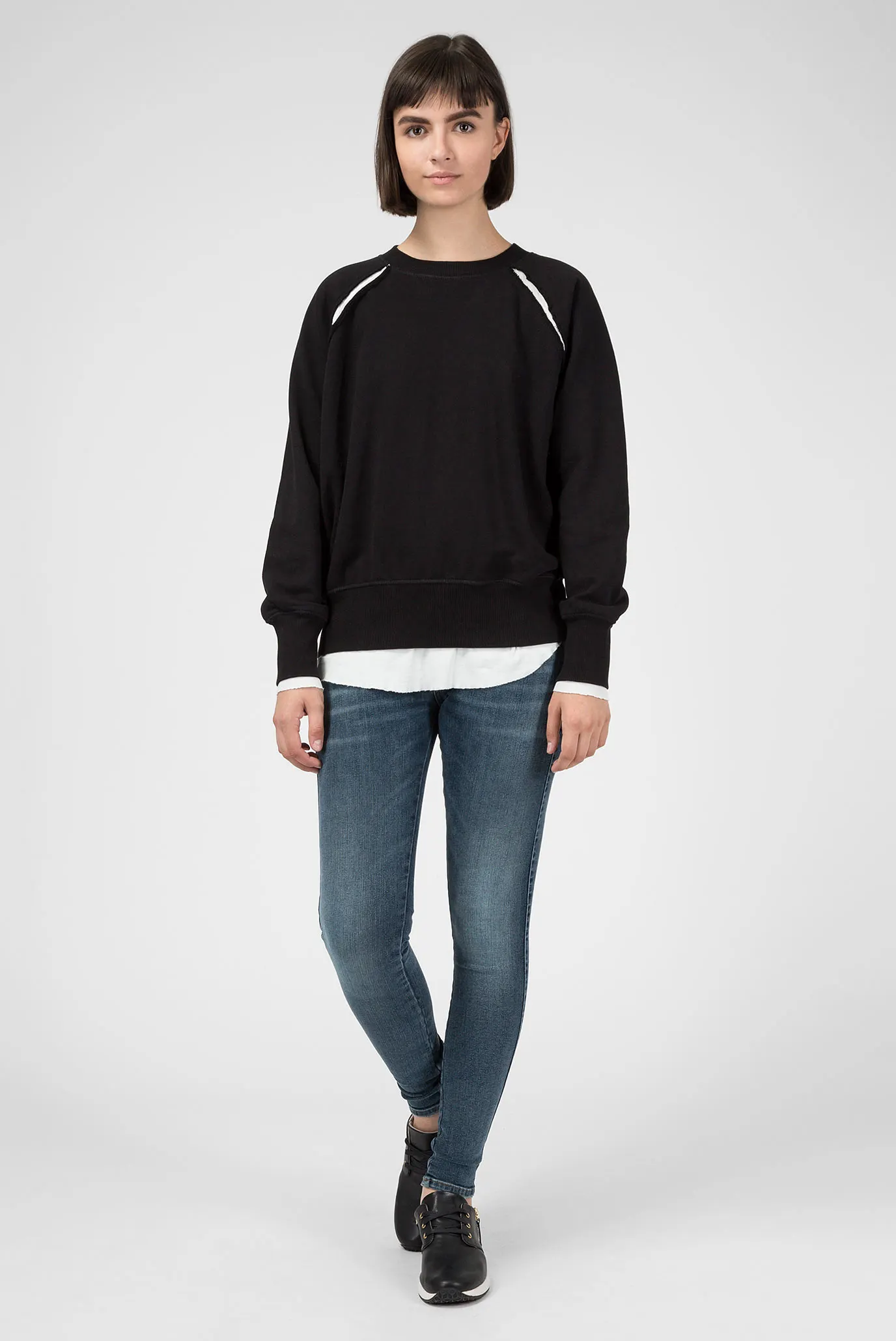 Женский черный свитшот 10